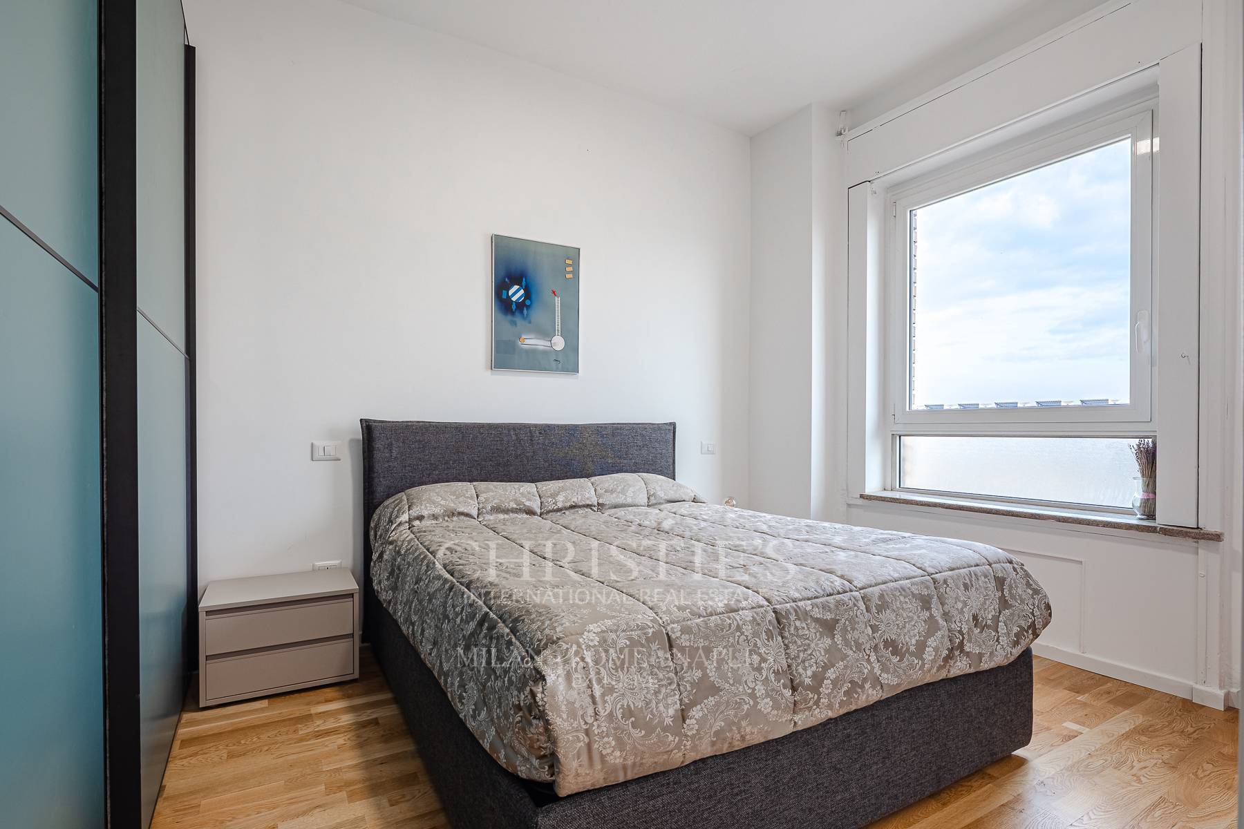 picture of Bright, Fully Renovated Two-room Apartment