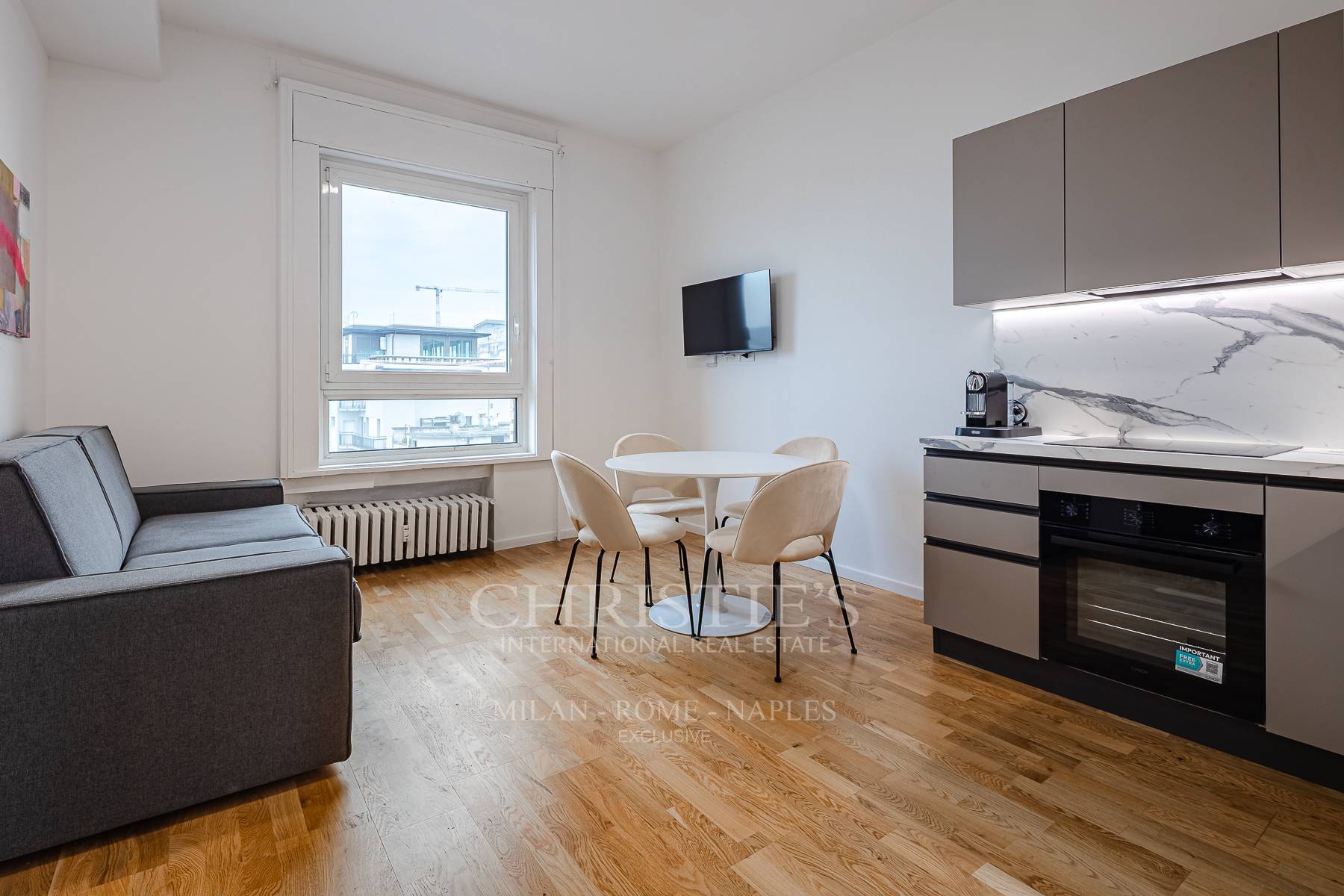 picture of Bright, Fully Renovated Two-room Apartment