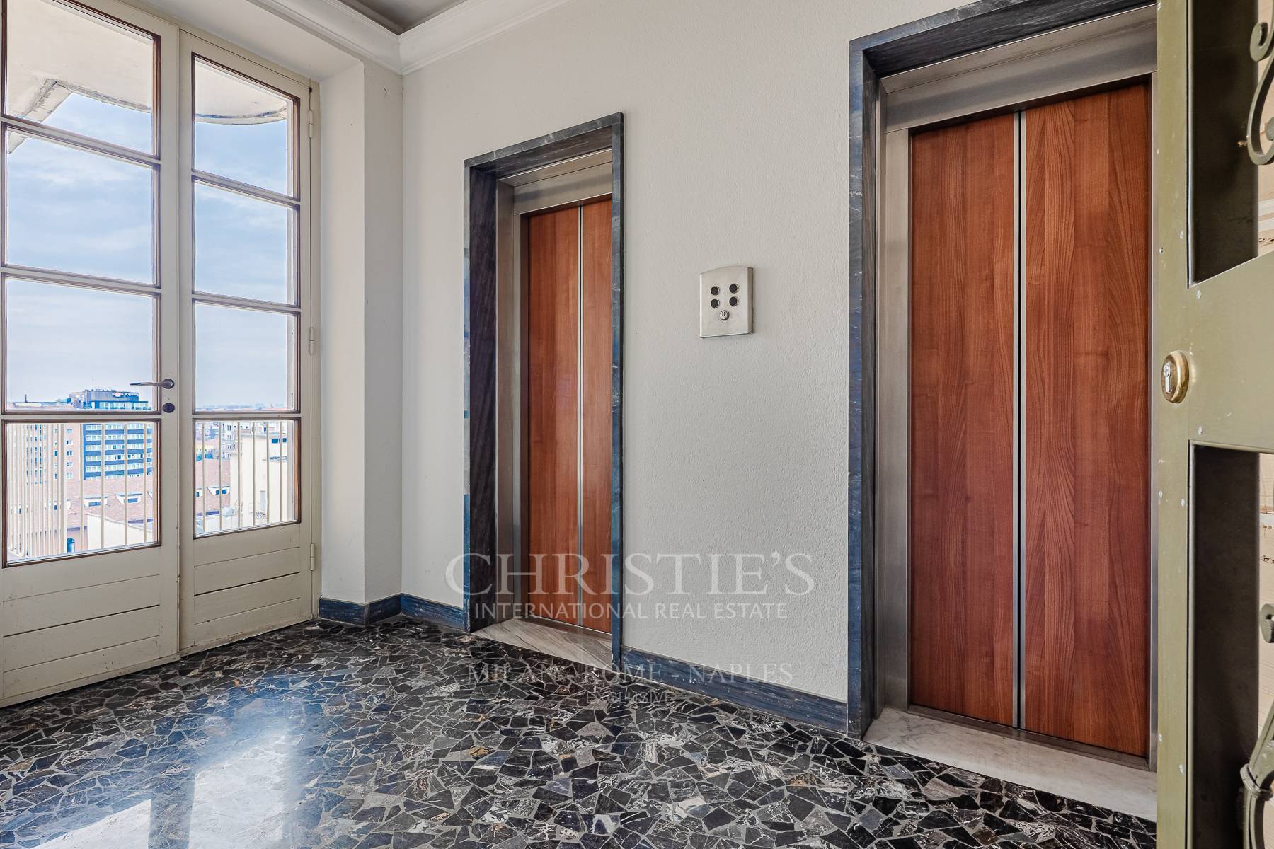 picture of Bright, Fully Renovated Two-room Apartment