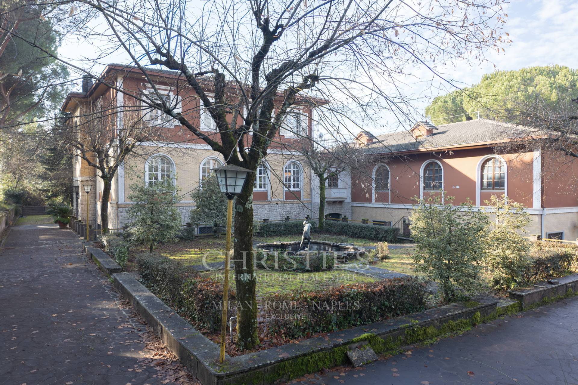 picture of Beautiful House With Garden For Sale