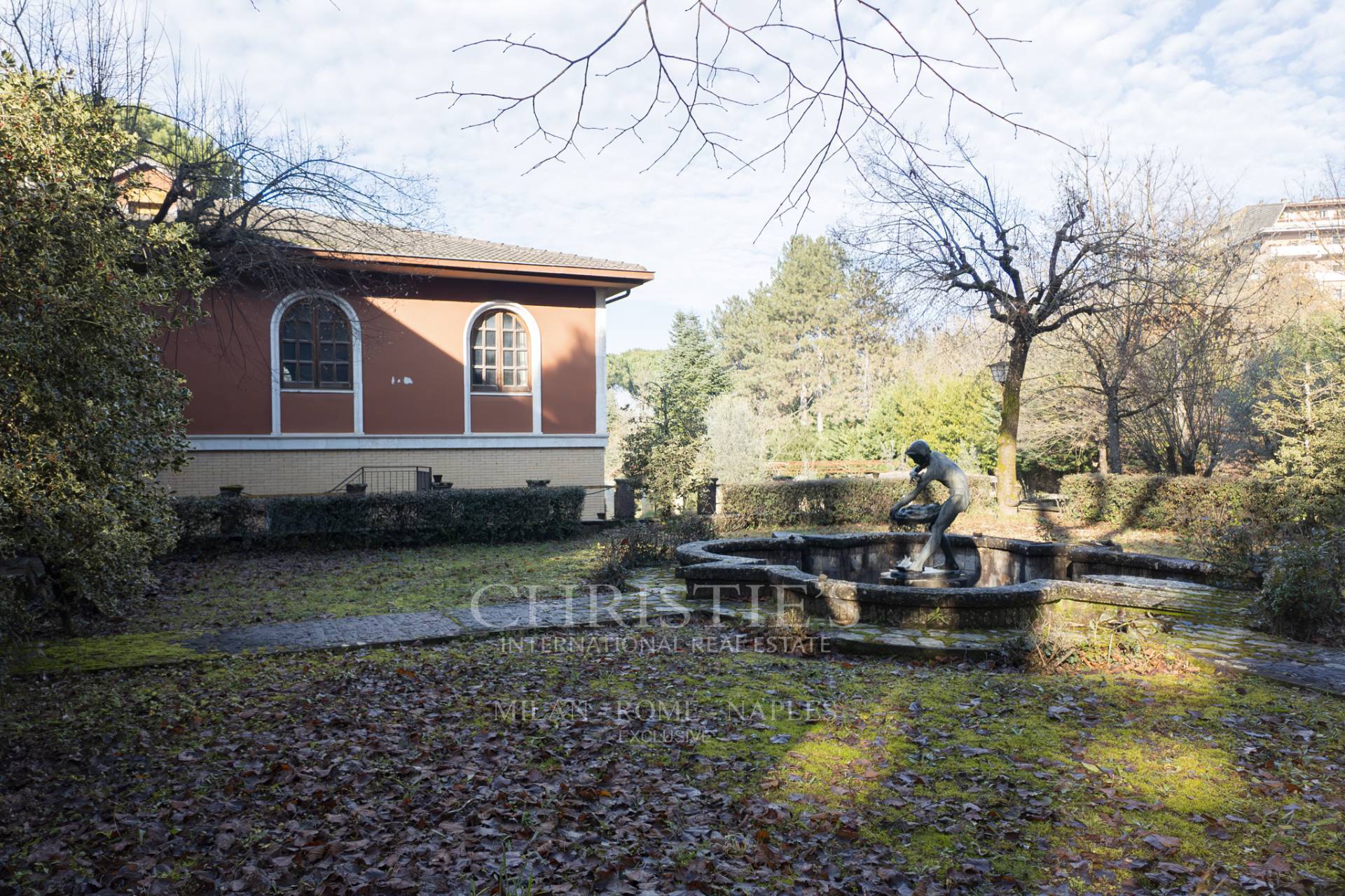 picture of Beautiful House With Garden For Sale