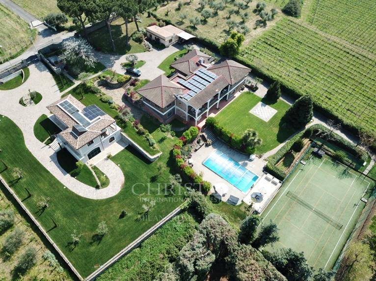 picture of Country House With Swimming Pool And Tennis Court