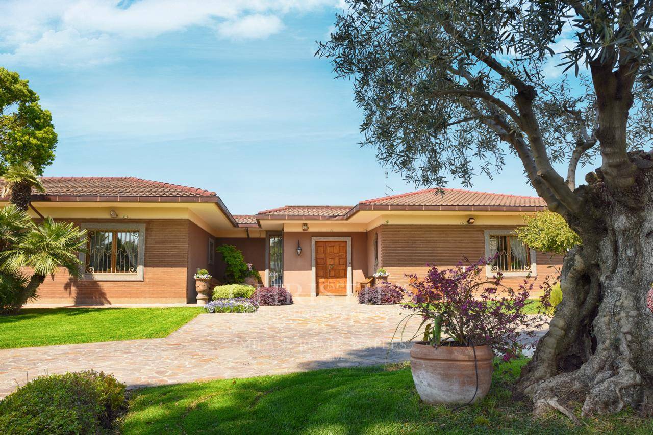 picture of Country House With Swimming Pool And Tennis Court