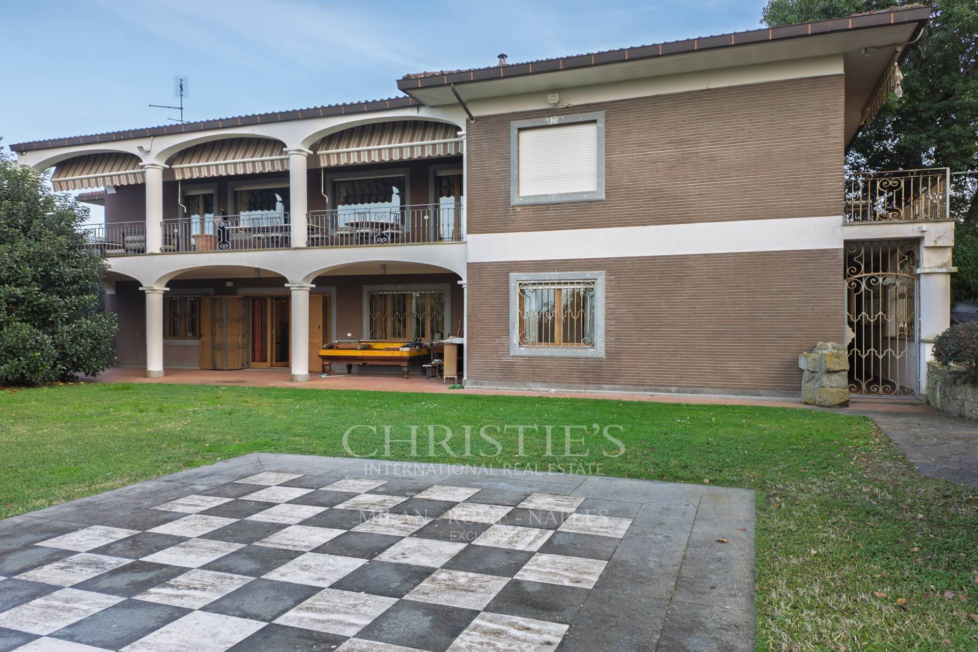 picture of Country House With Swimming Pool And Tennis Court