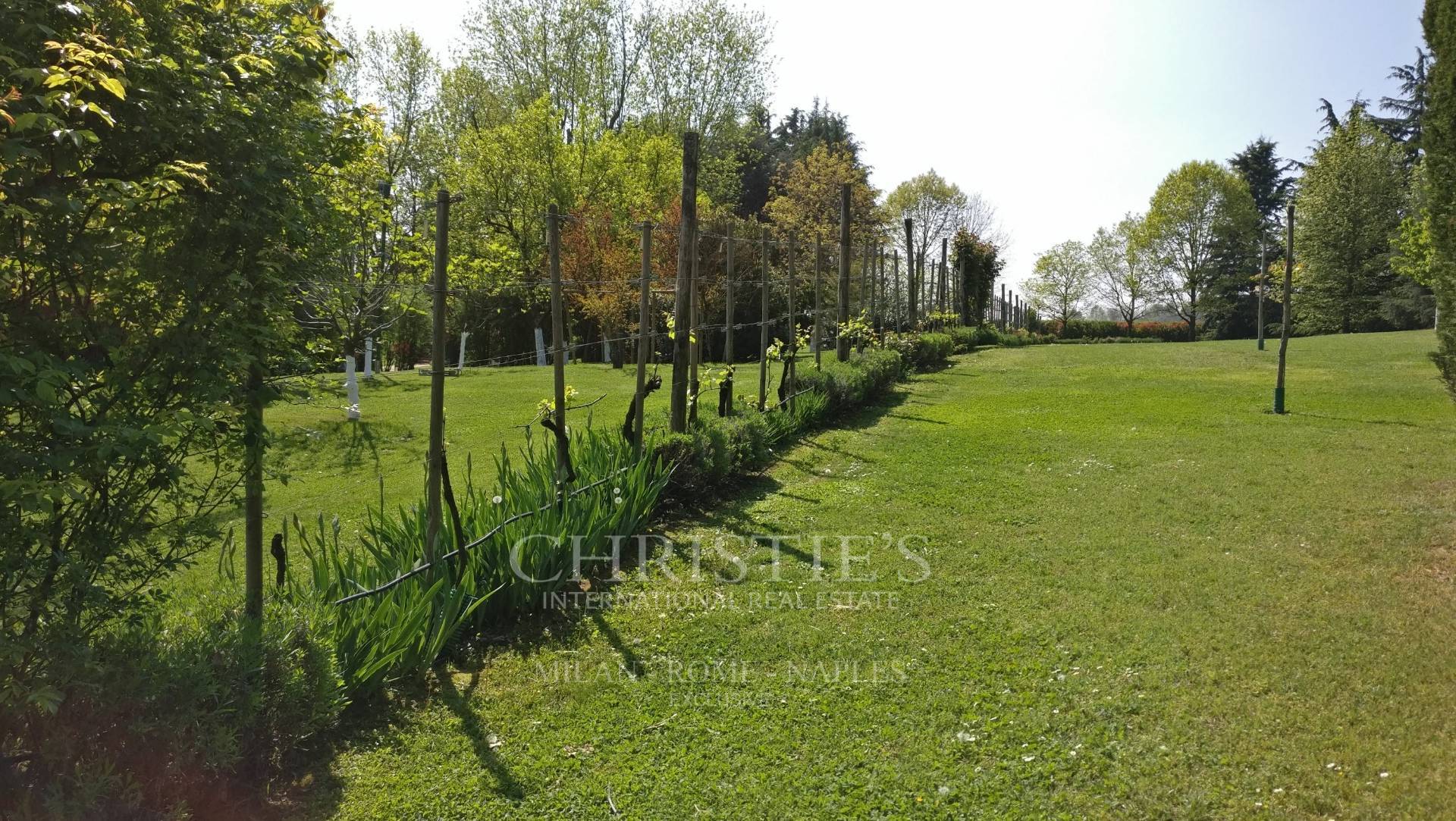 picture of Elegant Farmhouse In The Province Of Milan