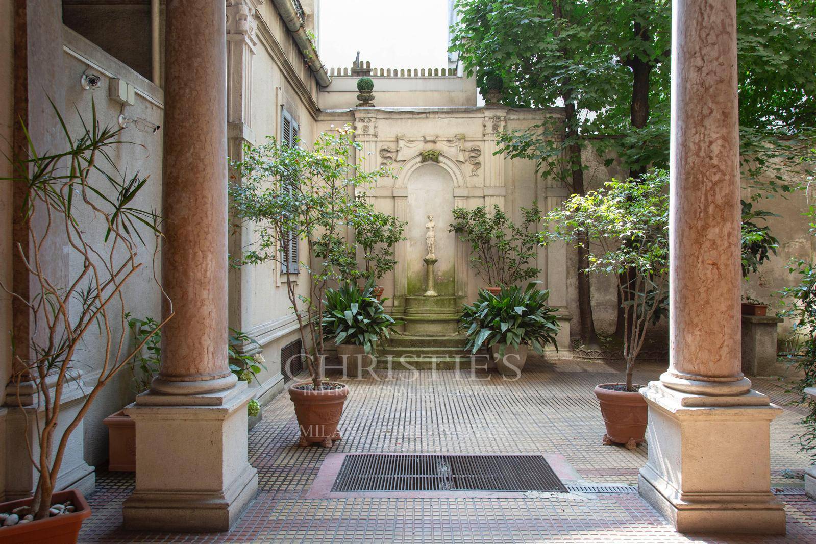 picture of Elegant Penthouse In A Period Building In Via Settembrini