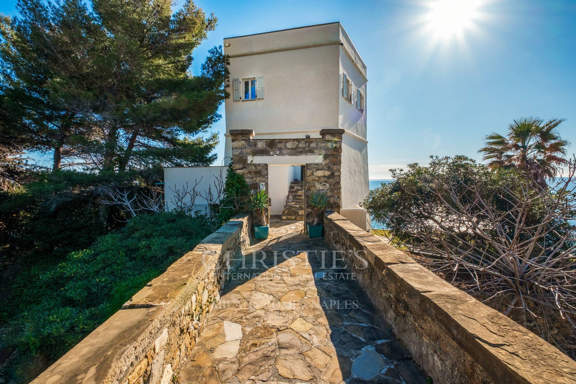 picture of Charming Pieds-dans-l'eau Property In An Ancient Roman Tower