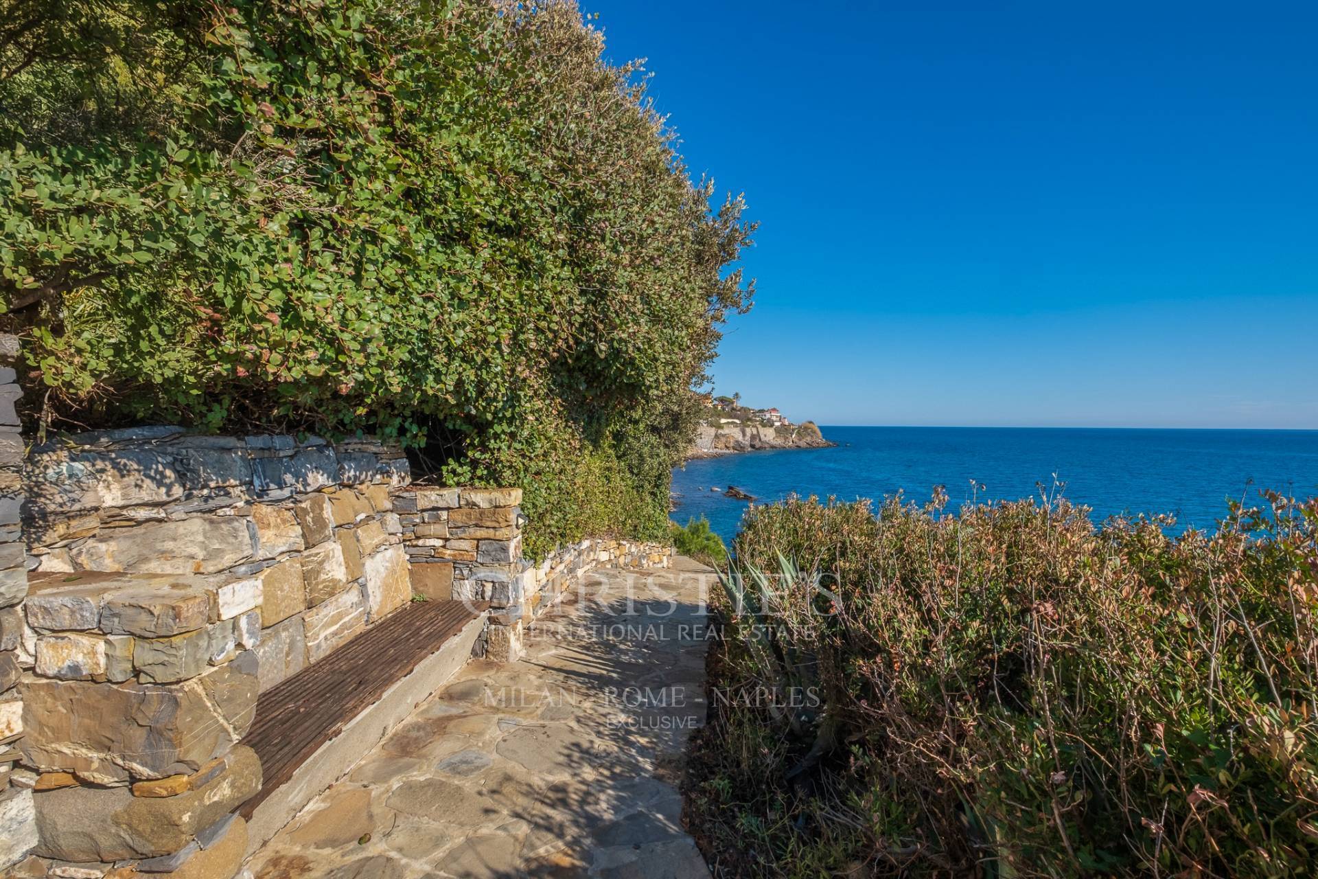 picture of Charming Pieds-dans-l'eau Property In An Ancient Roman Tower