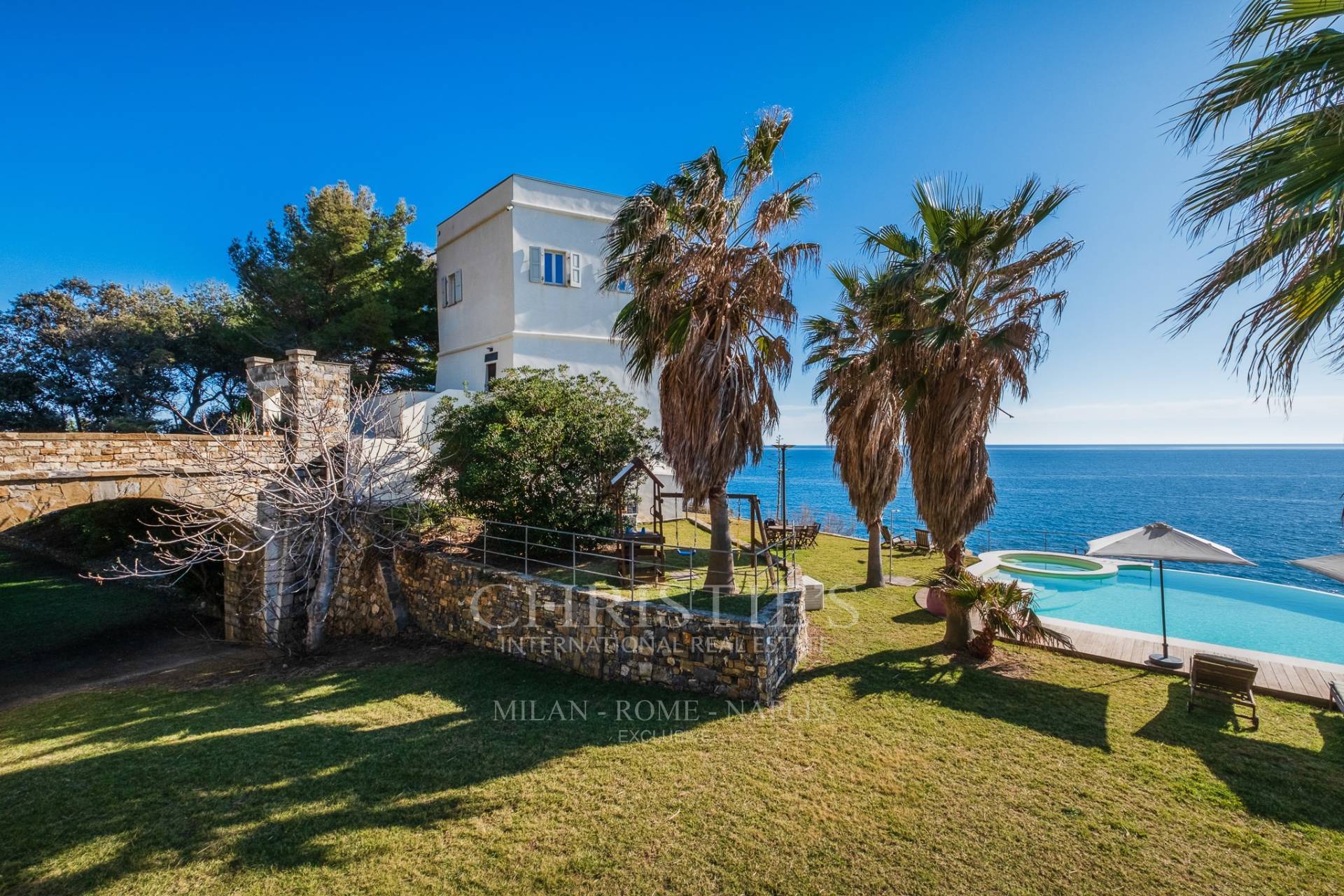 picture of Charming Pieds-dans-l'eau Property In An Ancient Roman Tower