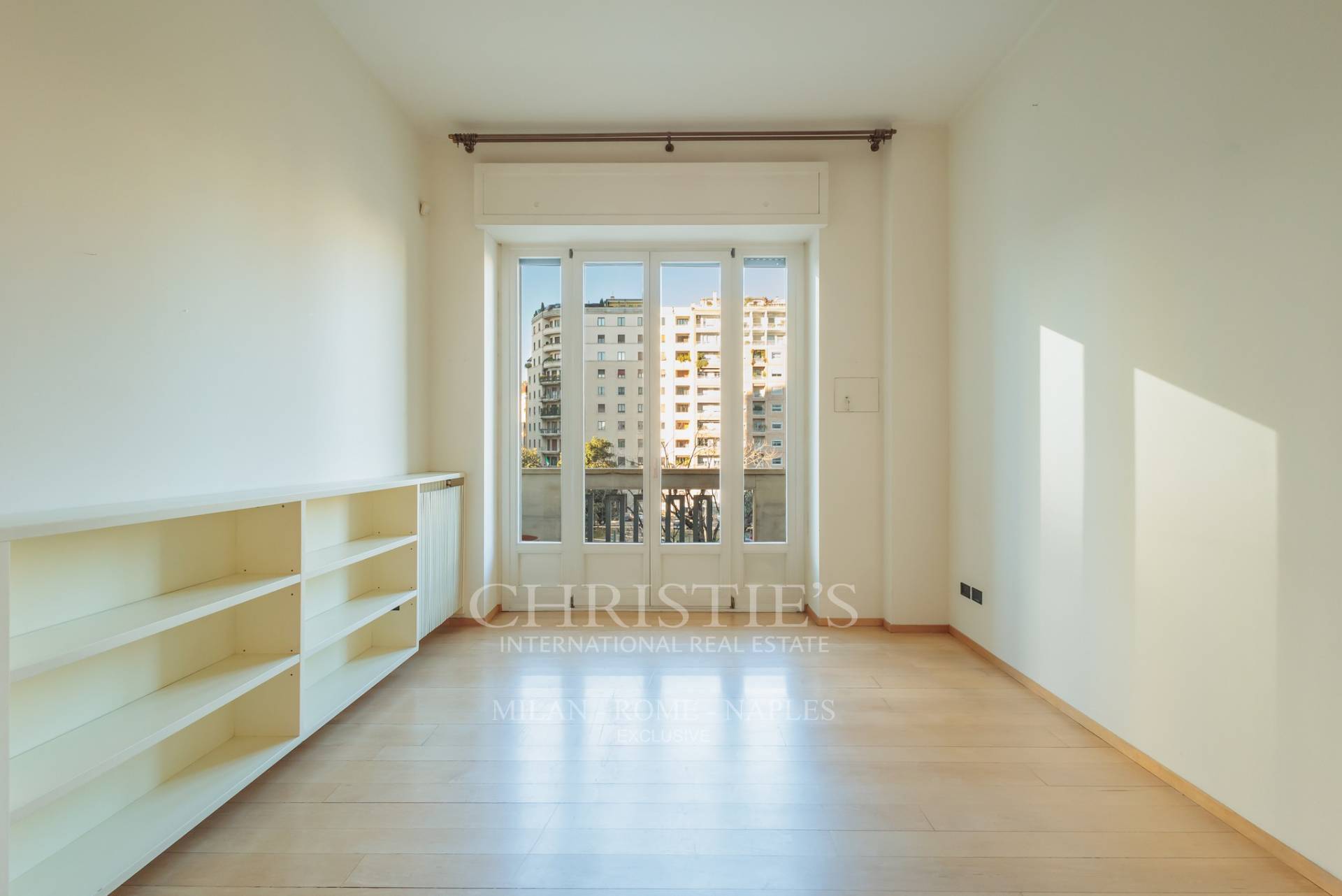 picture of Spacious And Elegant Apartment In Piazza Della Repubblica