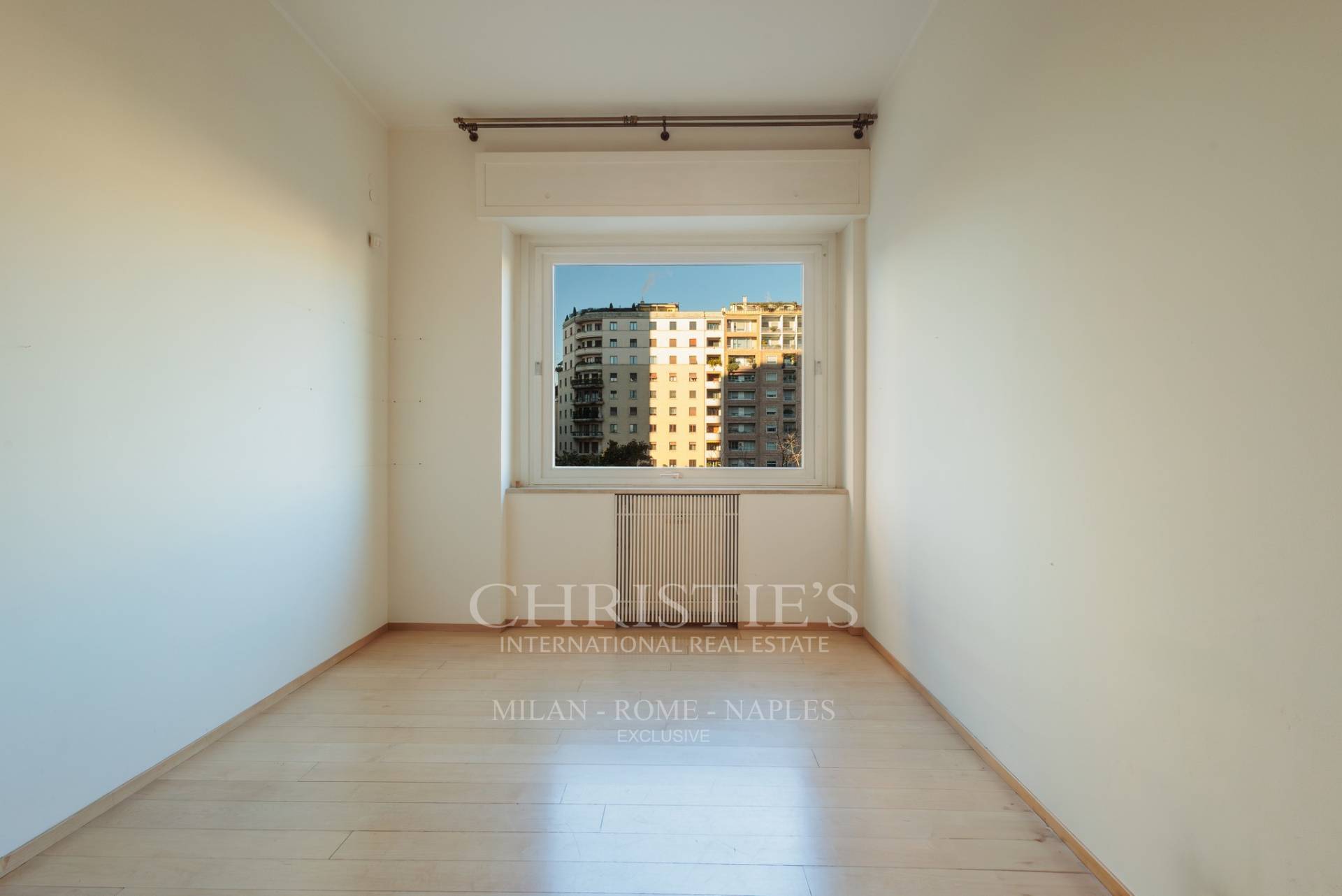 picture of Spacious And Elegant Apartment In Piazza Della Repubblica