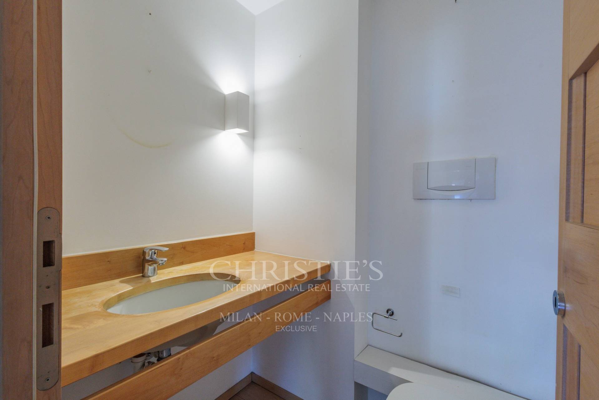 picture of Spacious And Elegant Apartment In Piazza Della Repubblica