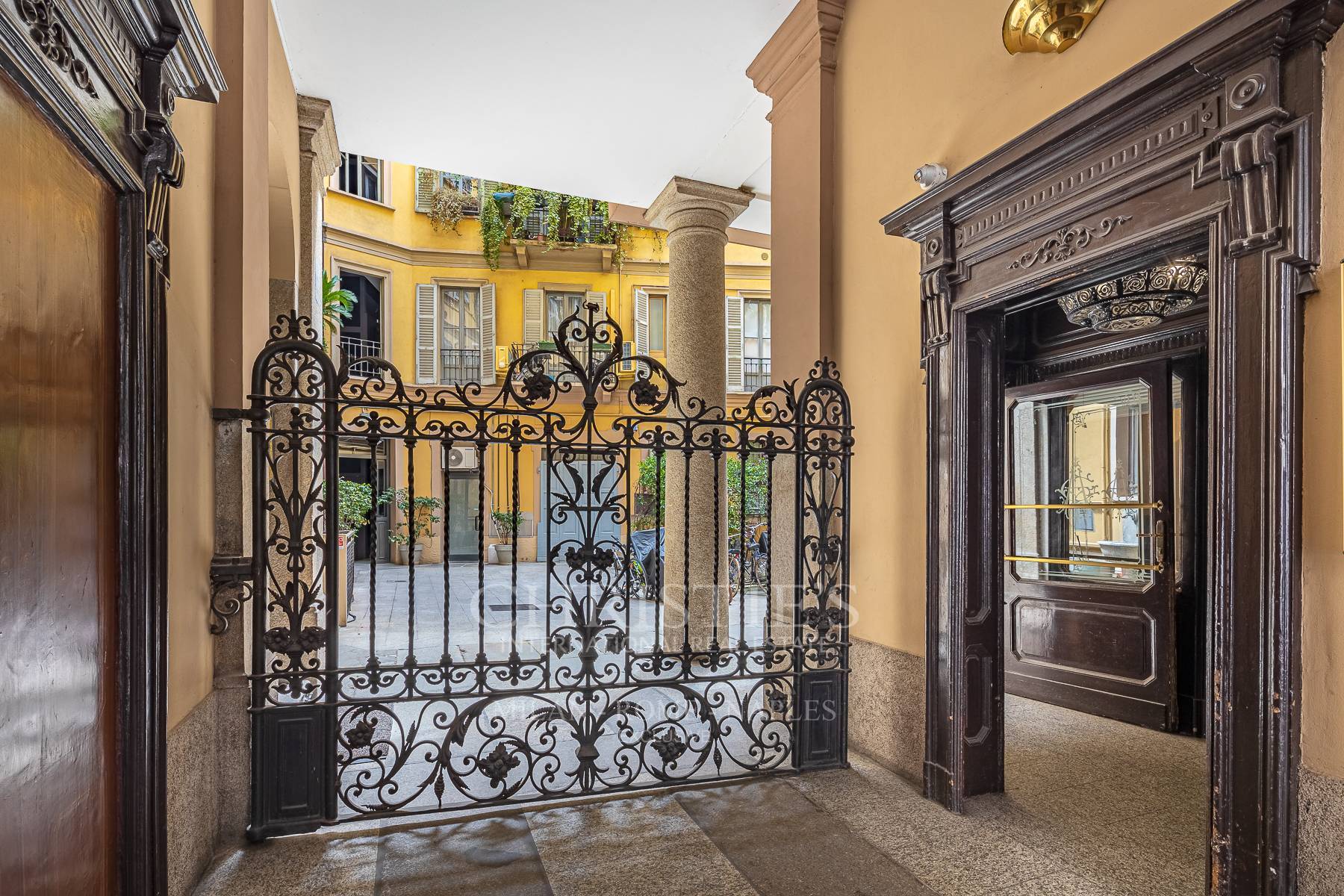 picture of Elegant Apartment In A Prestigious Period Building