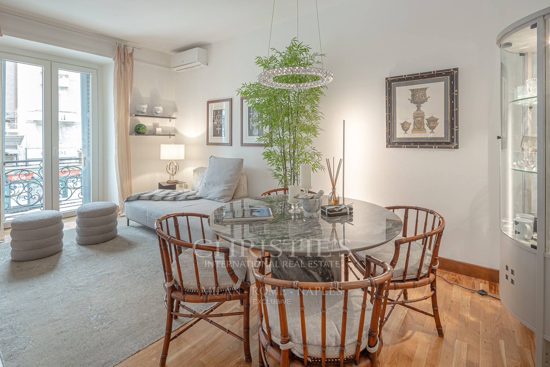 picture of Elegant Apartment In A Prestigious Period Building