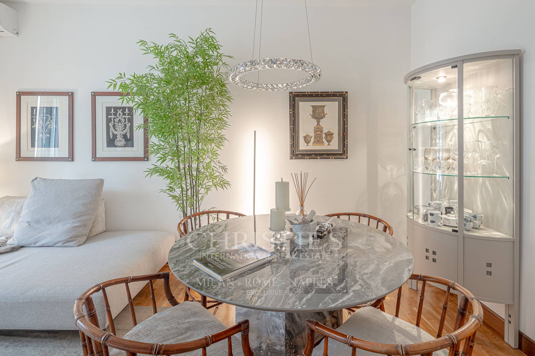 picture of Elegant Apartment In A Prestigious Period Building