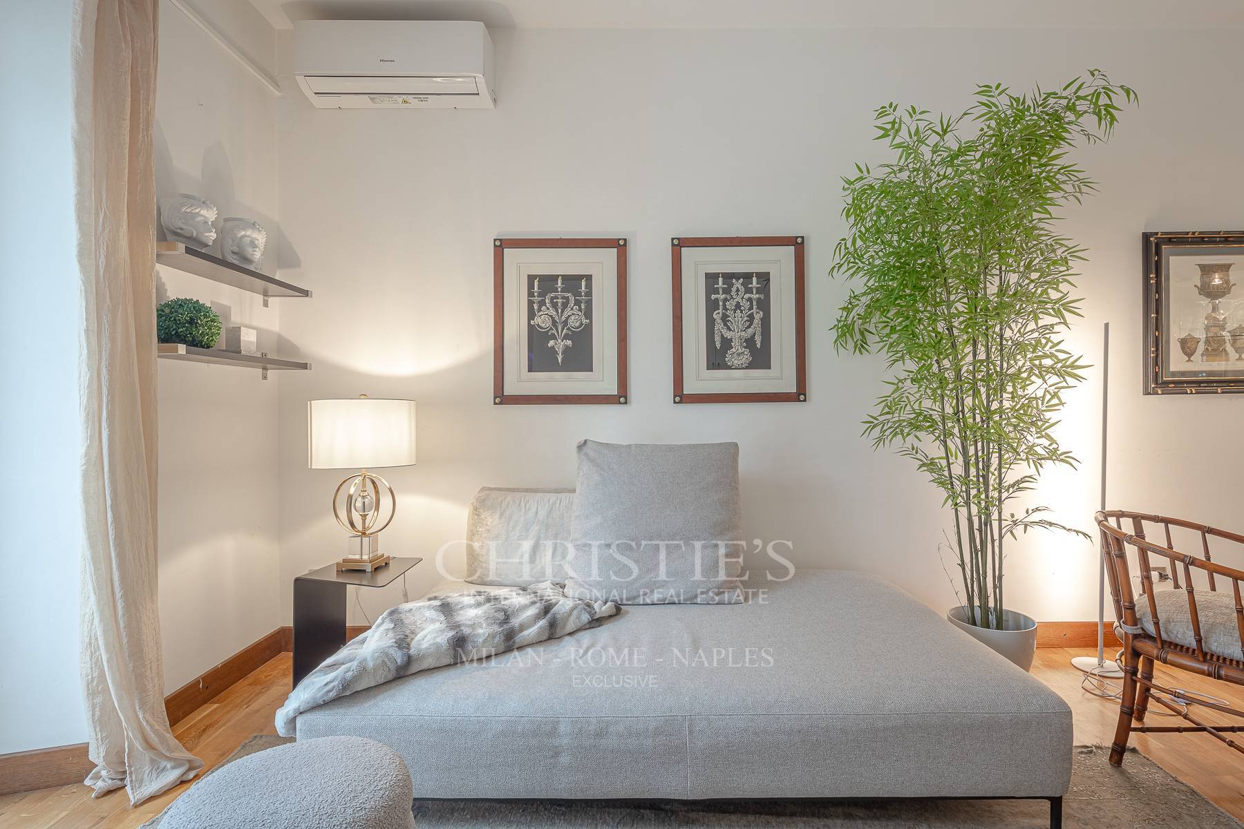 picture of Elegant Apartment In A Prestigious Period Building