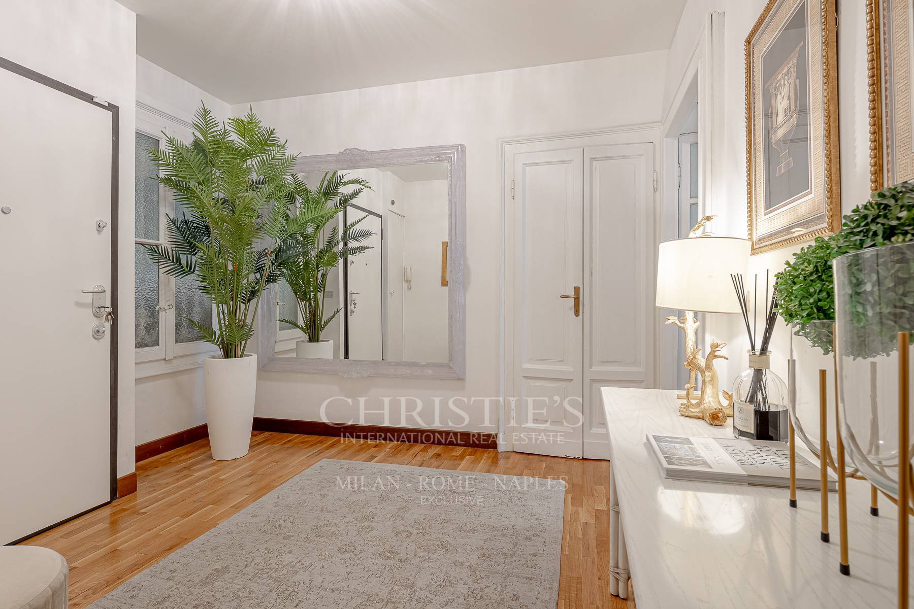 picture of Elegant Apartment In A Prestigious Period Building
