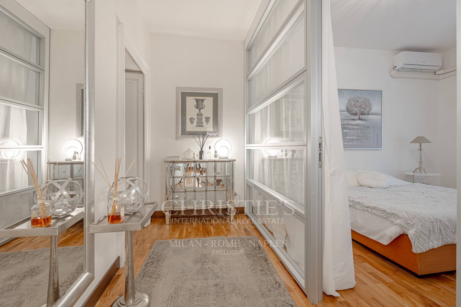 picture of Elegant Apartment In A Prestigious Period Building
