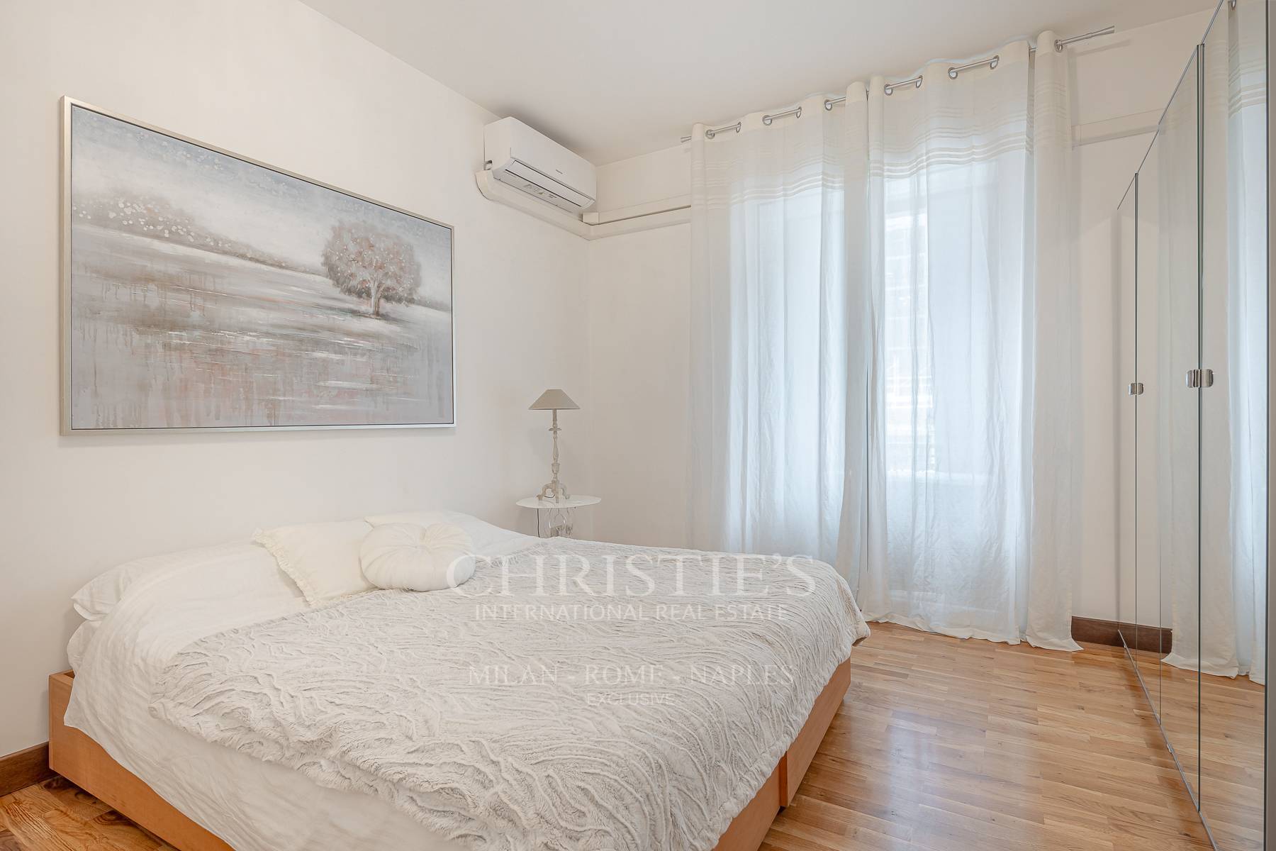 picture of Elegant Apartment In A Prestigious Period Building