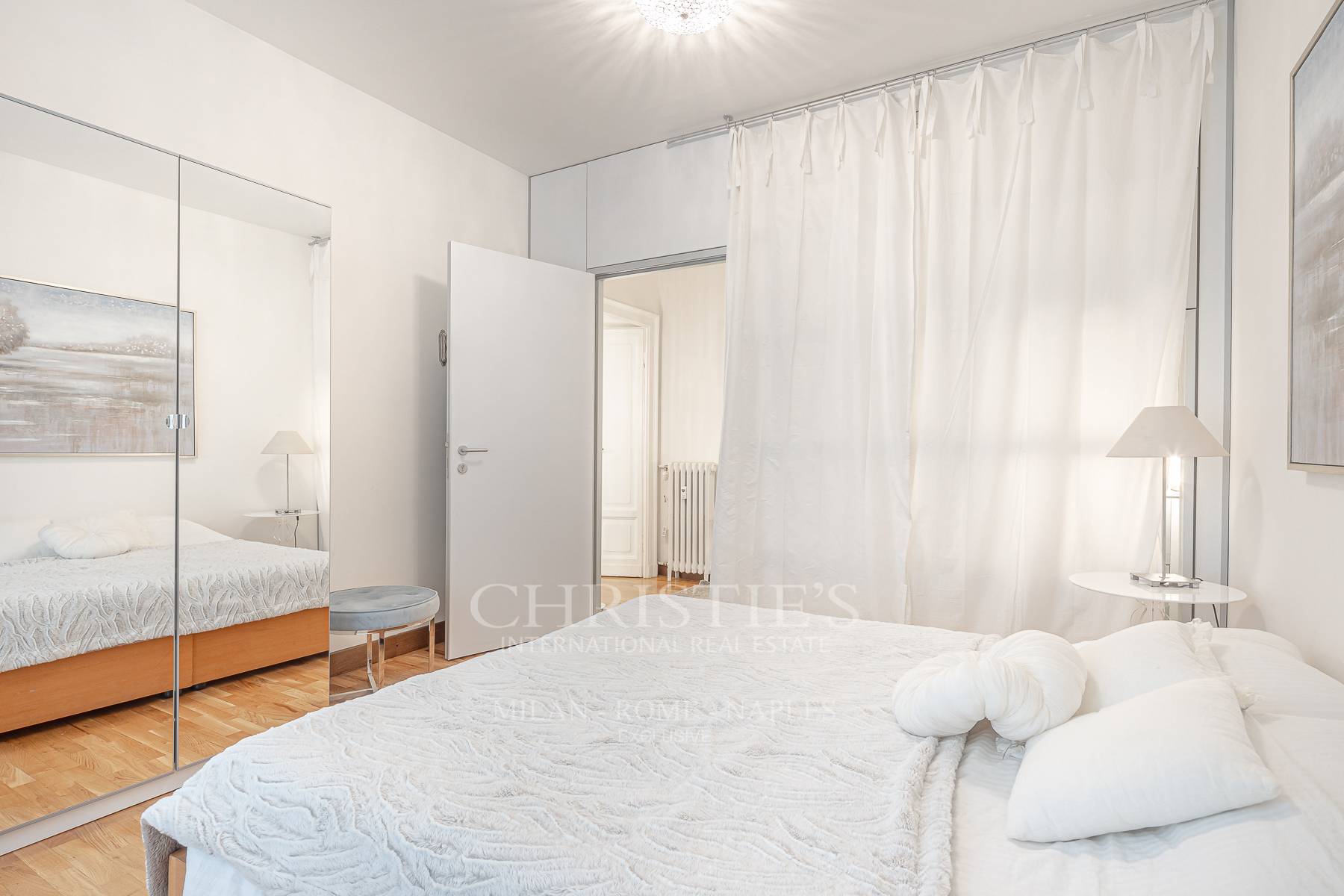 picture of Elegant Apartment In A Prestigious Period Building