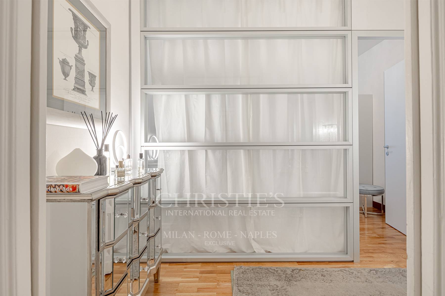picture of Elegant Apartment In A Prestigious Period Building