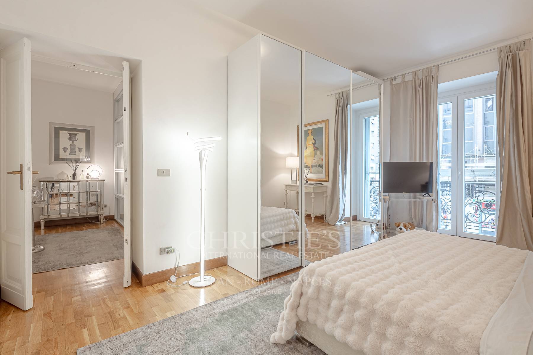 picture of Elegant Apartment In A Prestigious Period Building