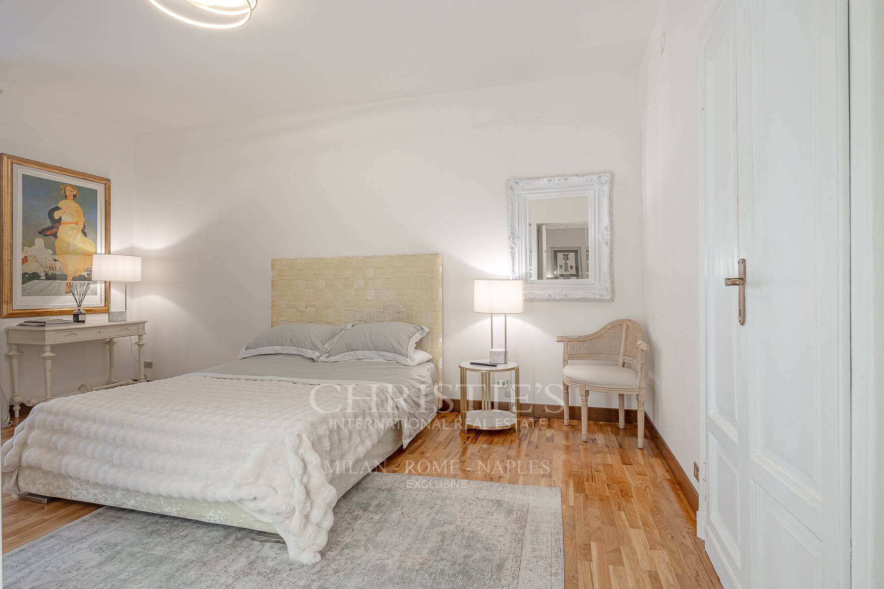 picture of Elegant Apartment In A Prestigious Period Building
