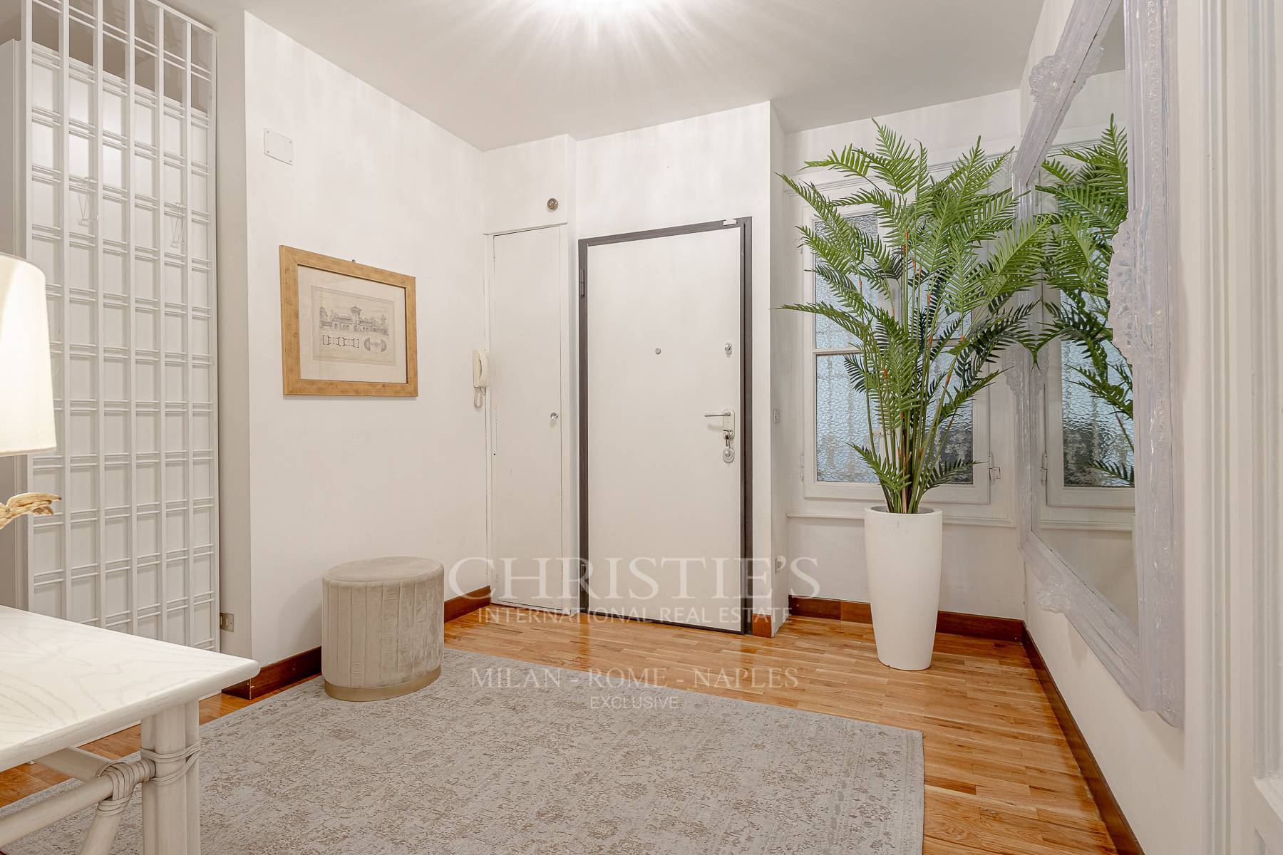 picture of Elegant Apartment In A Prestigious Period Building