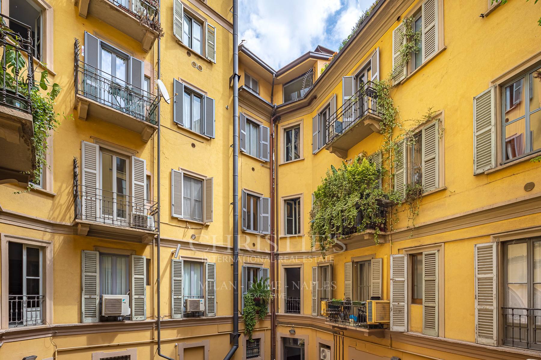 picture of Elegant Apartment In A Prestigious Period Building