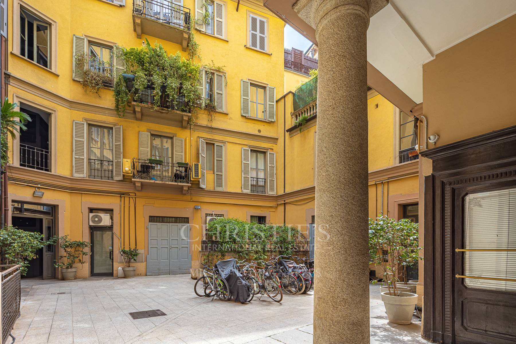 picture of Elegant Apartment In A Prestigious Period Building