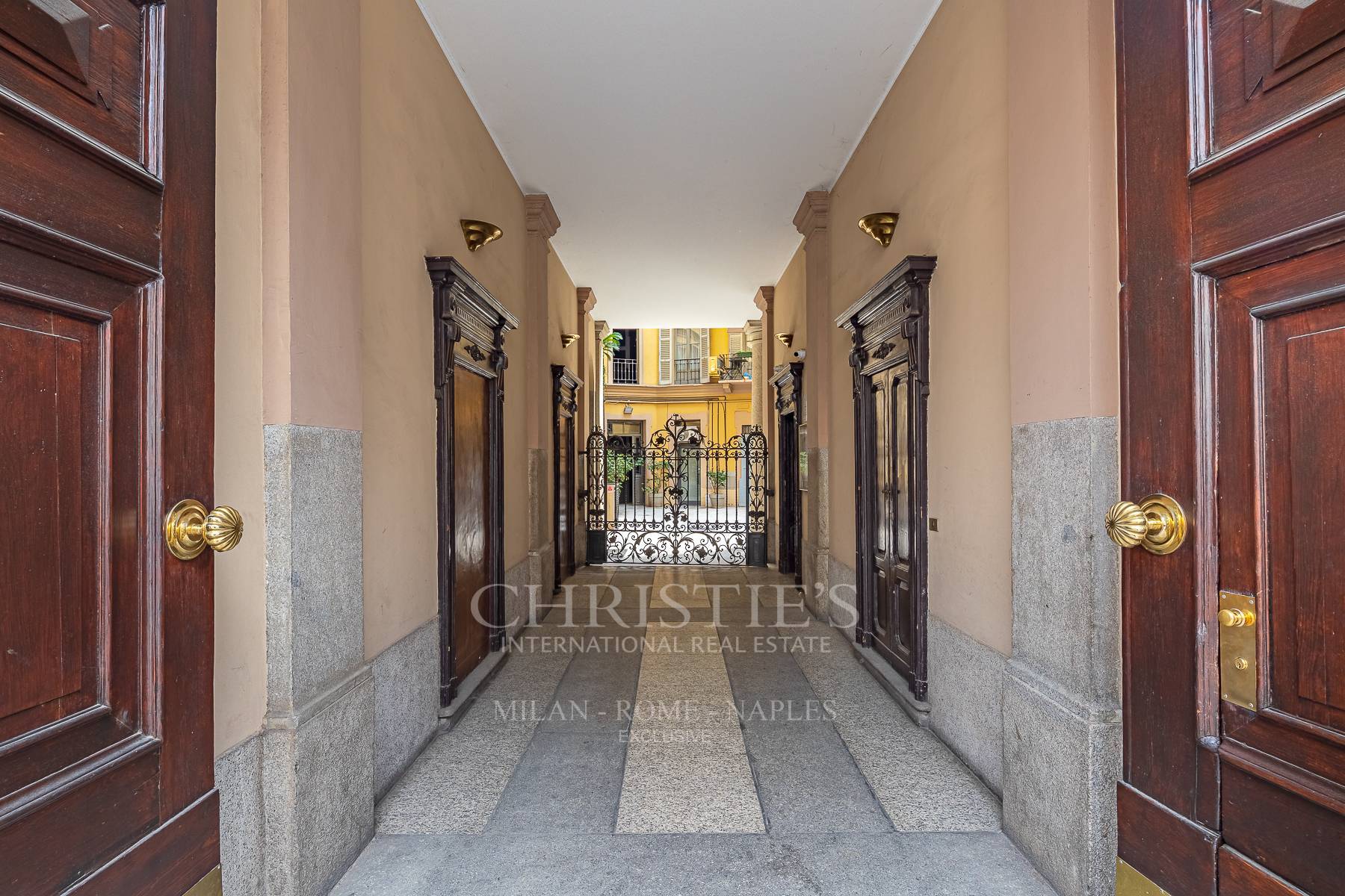 picture of Elegant Apartment In A Prestigious Period Building