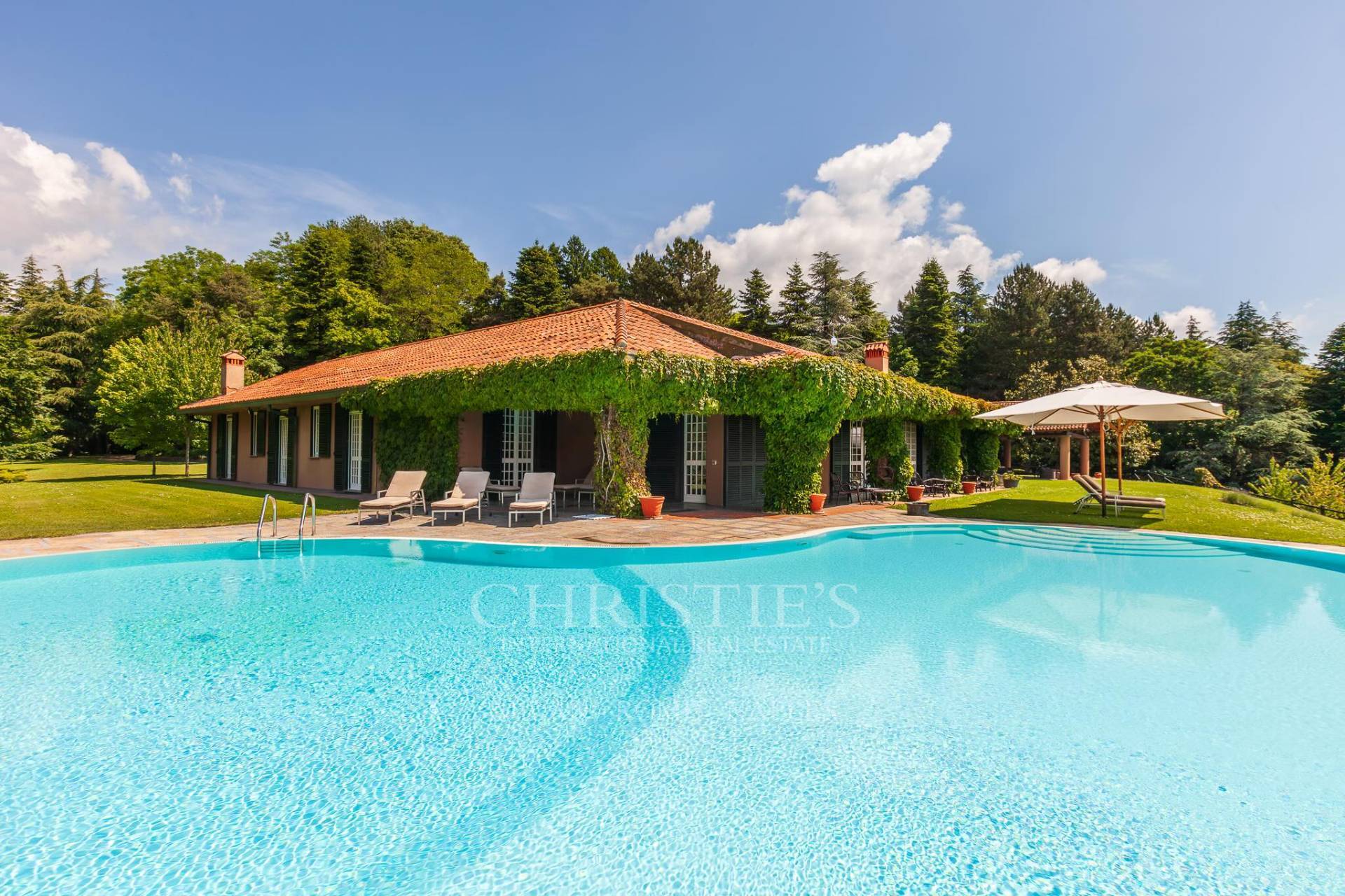 picture of Prestigious Lakefront Estate In Eupilio (co)