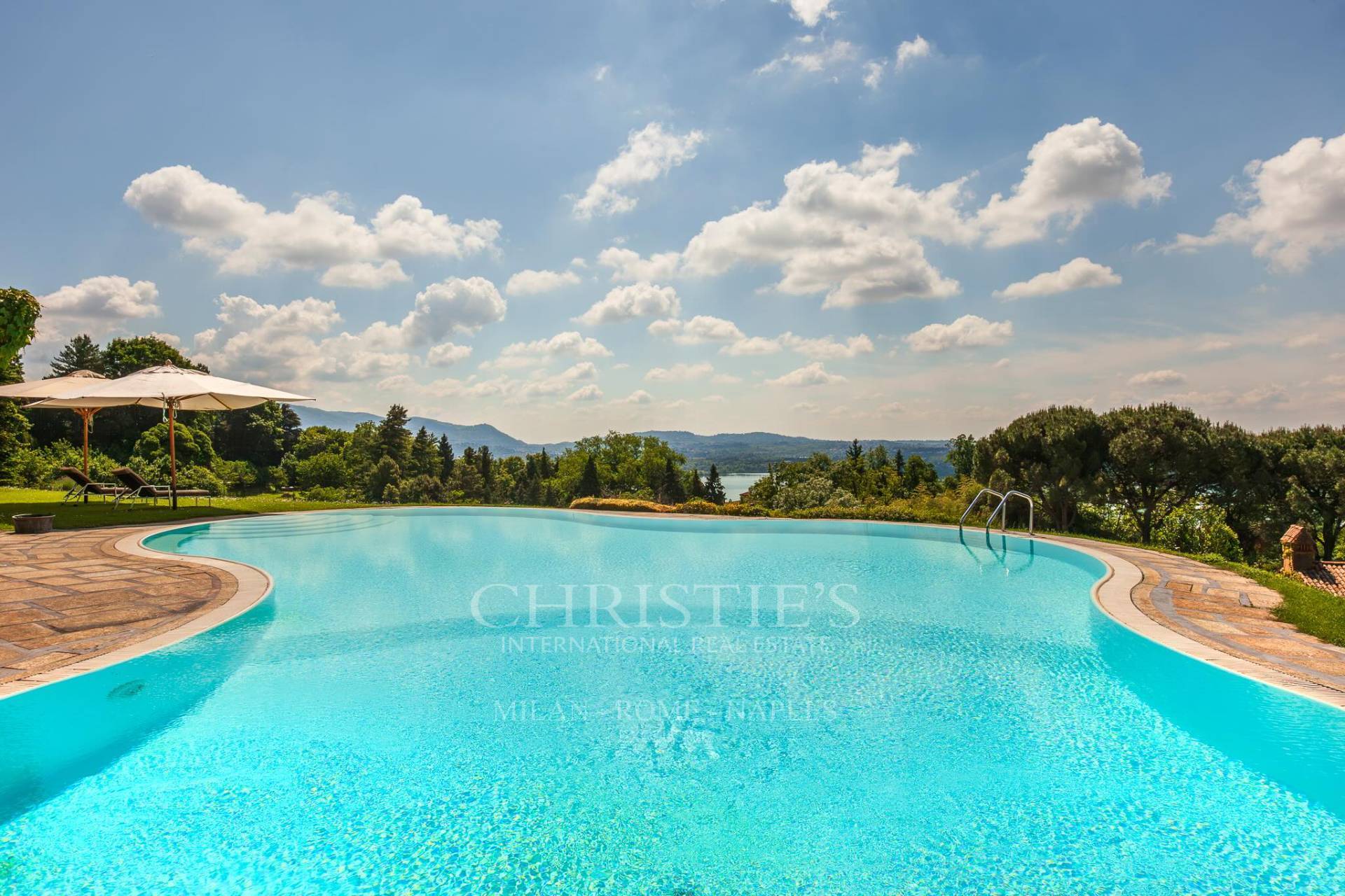 picture of Prestigious Lakefront Estate In Eupilio (co)