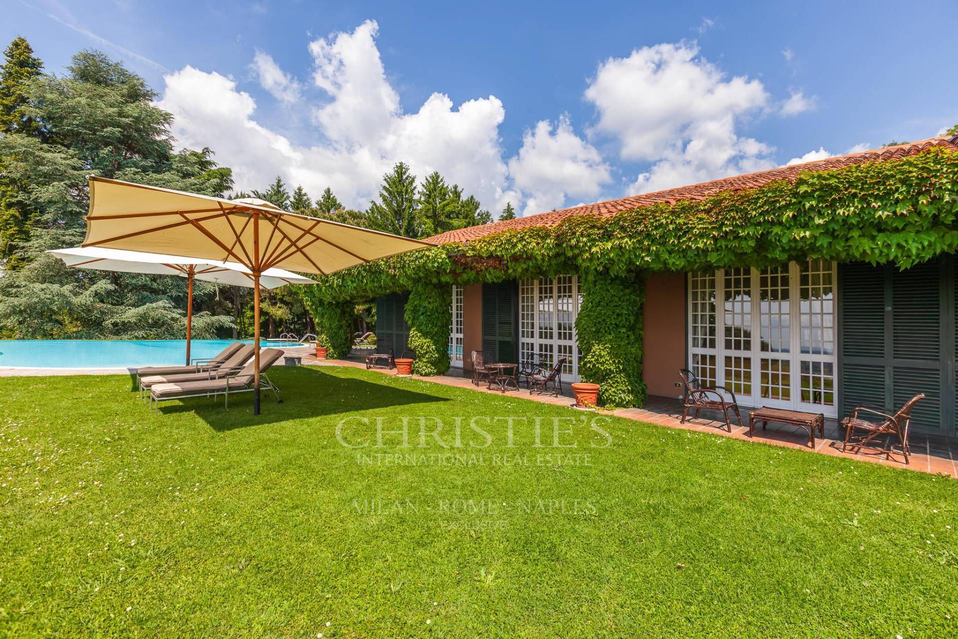 picture of Prestigious Lakefront Estate In Eupilio (co)
