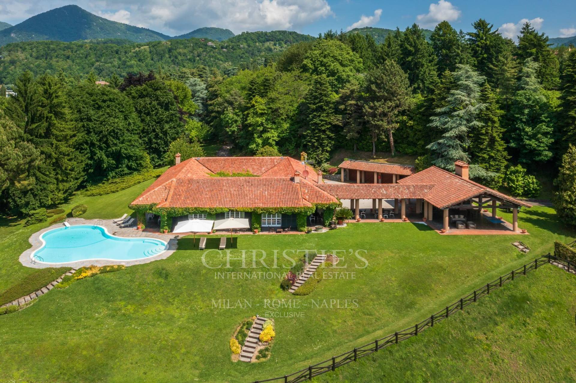 picture of Prestigious Lakefront Estate In Eupilio (co)