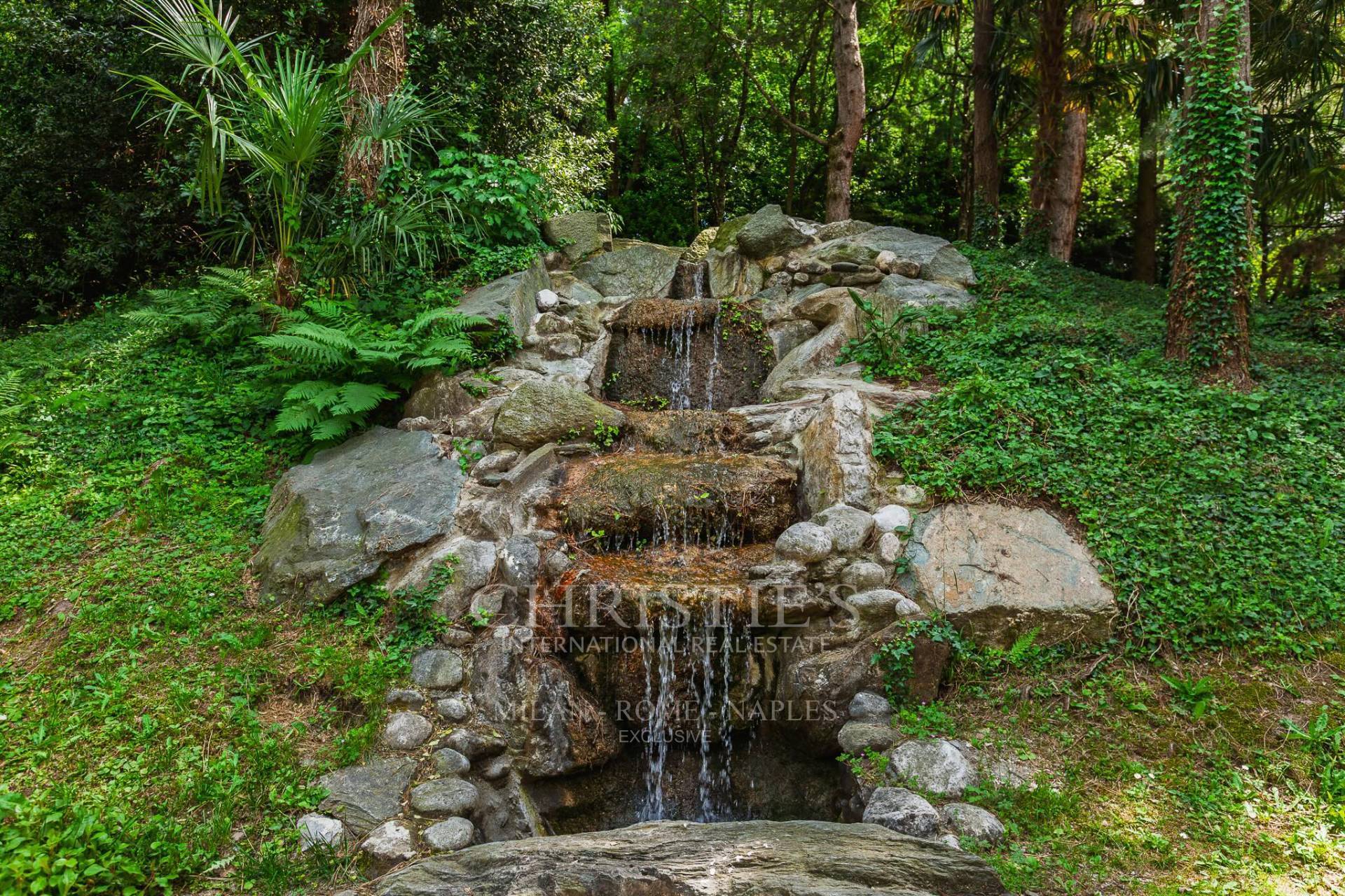picture of Prestigious Lakefront Estate In Eupilio (co)