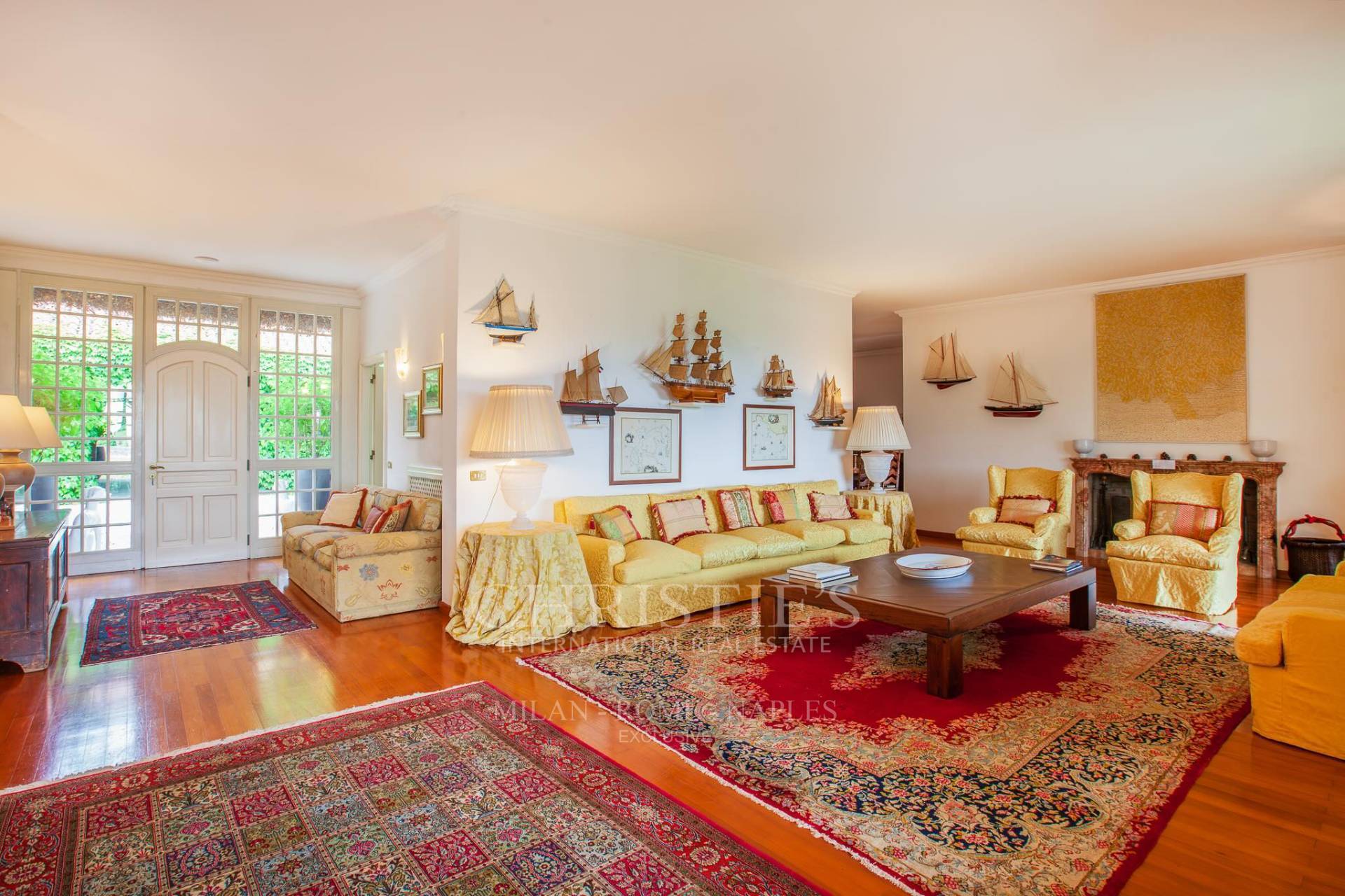 picture of Prestigious Lakefront Estate In Eupilio (co)