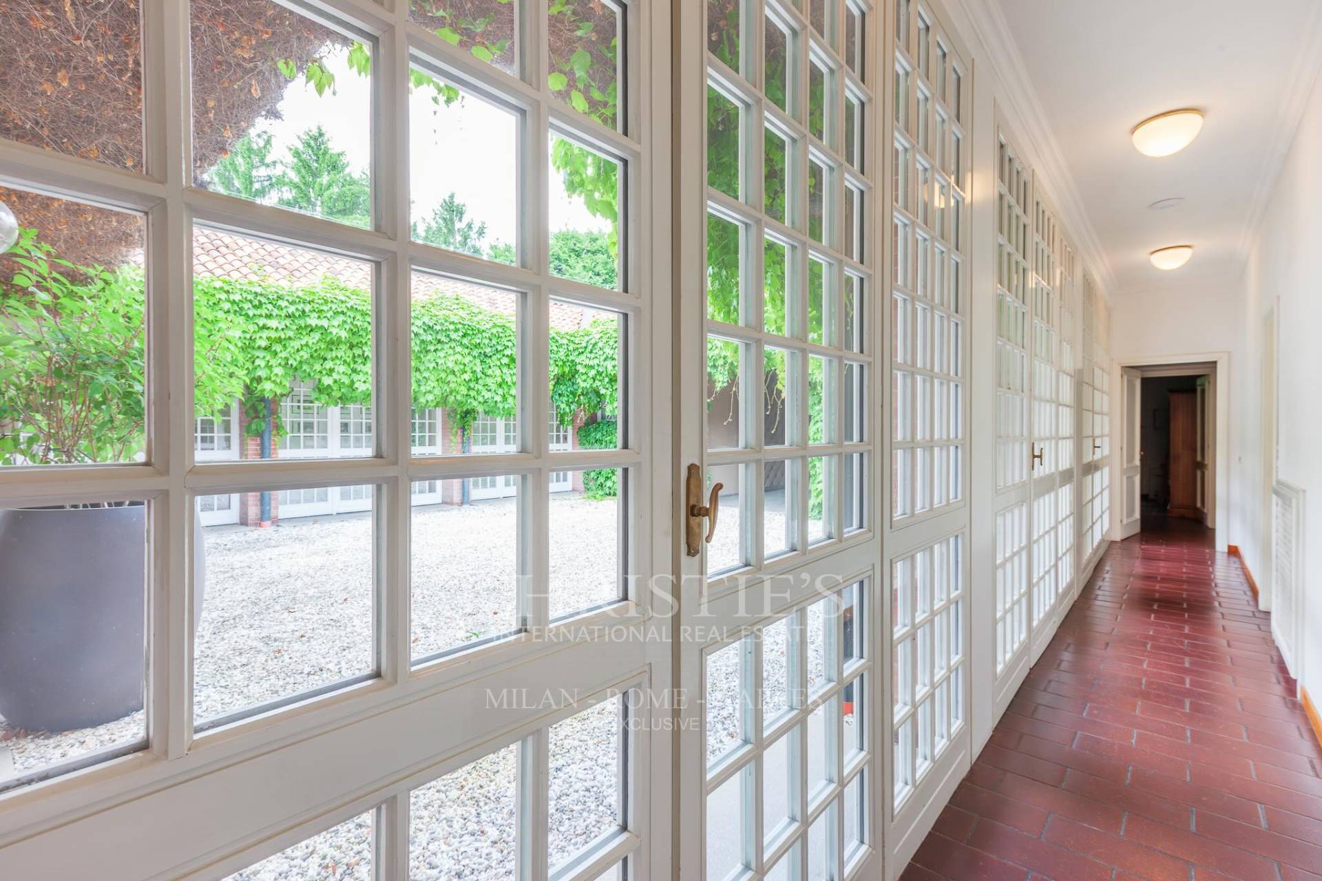 picture of Prestigious Lakefront Estate In Eupilio (co)