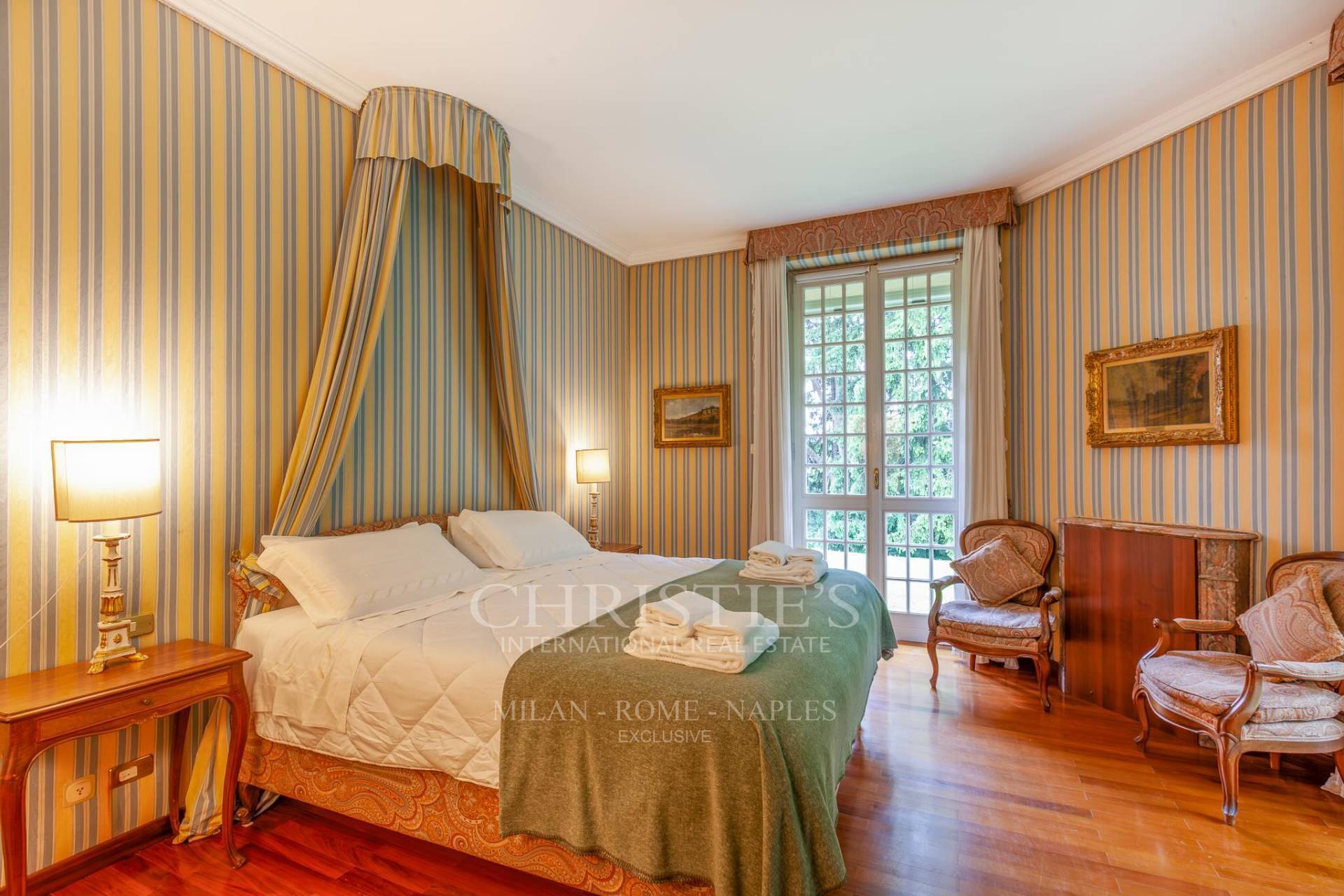 picture of Prestigious Lakefront Estate In Eupilio (co)