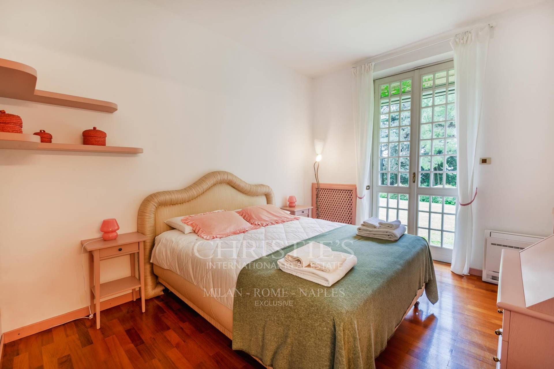 picture of Prestigious Lakefront Estate In Eupilio (co)