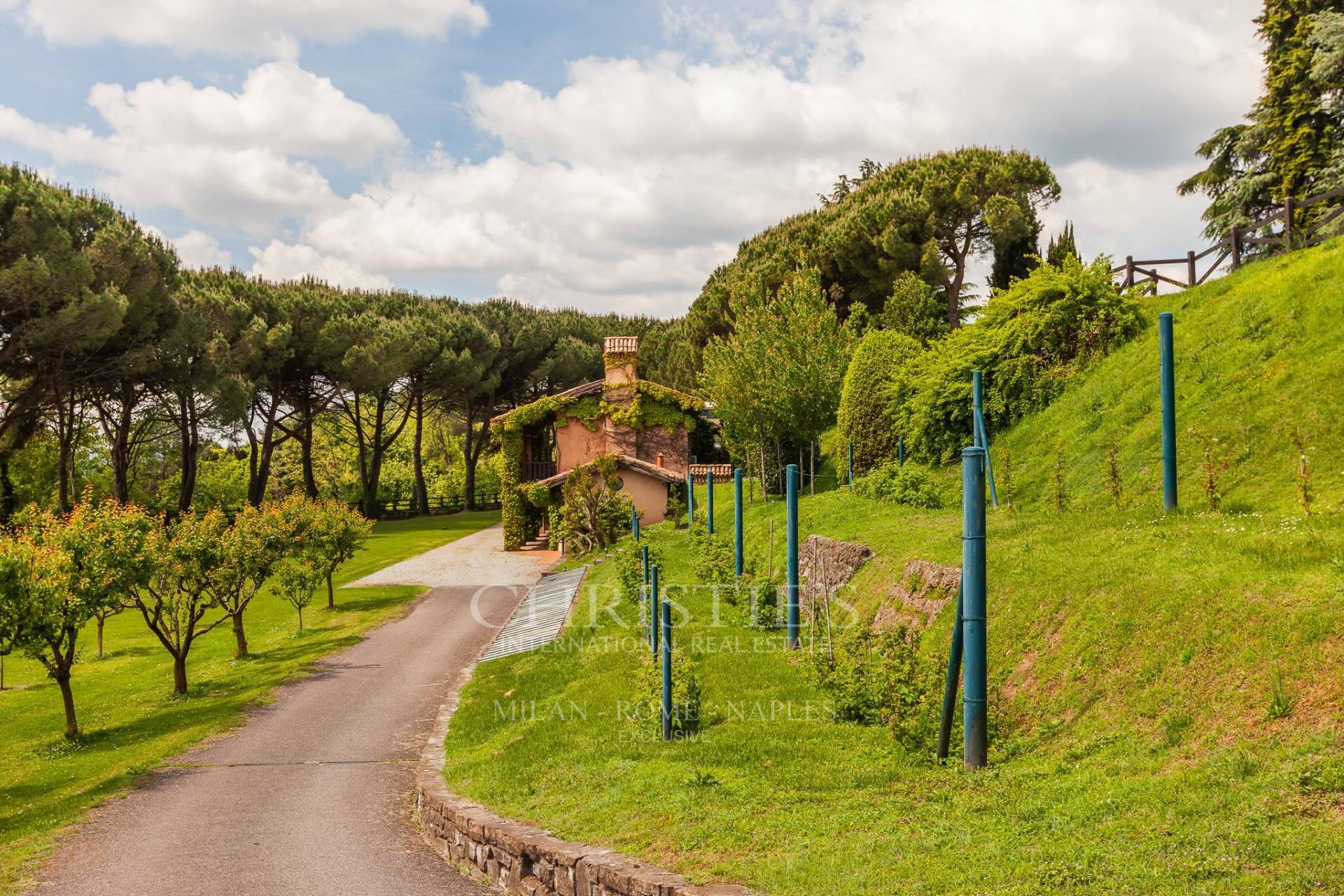 picture of Prestigious Lakefront Estate In Eupilio (co)