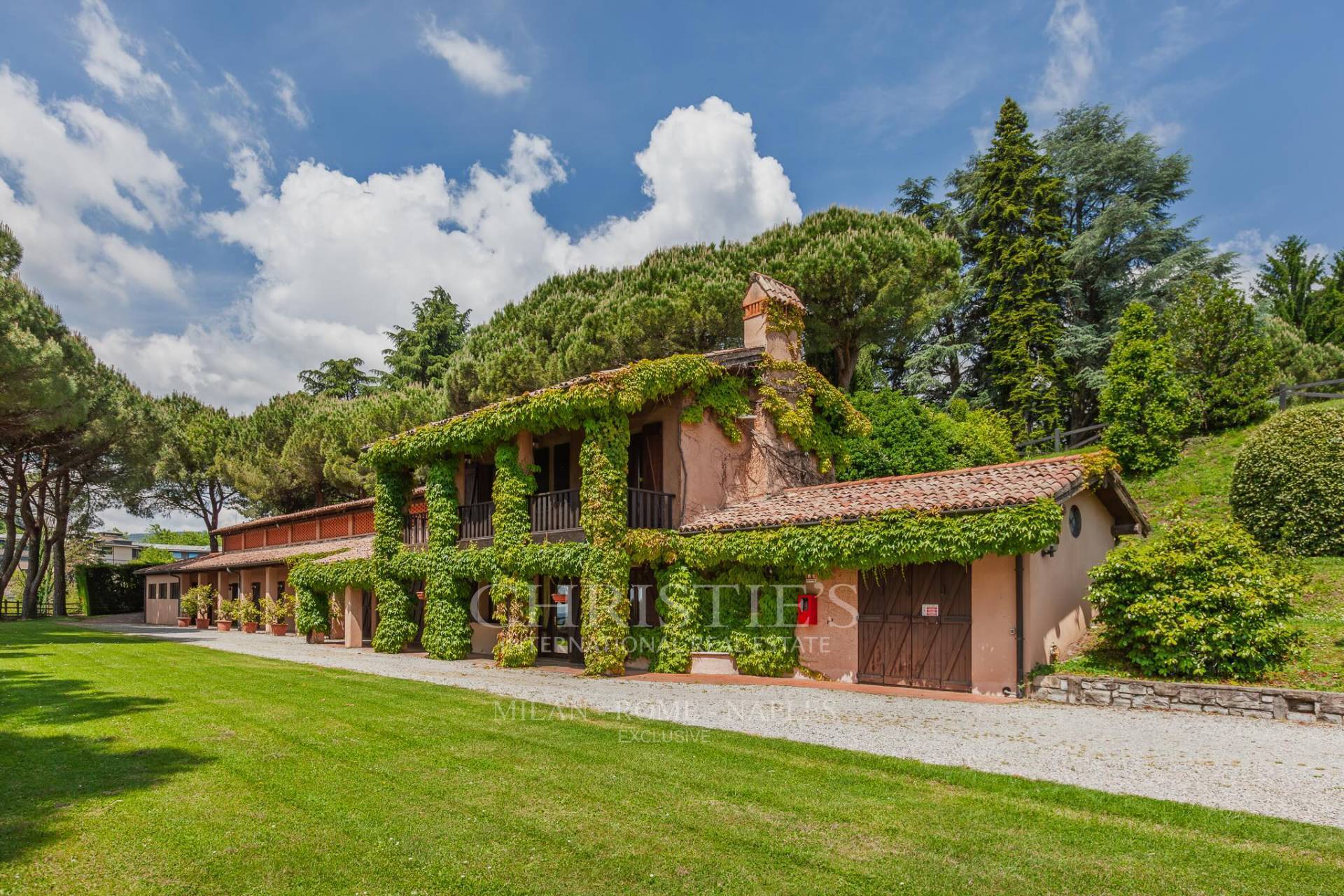 picture of Prestigious Lakefront Estate In Eupilio (co)