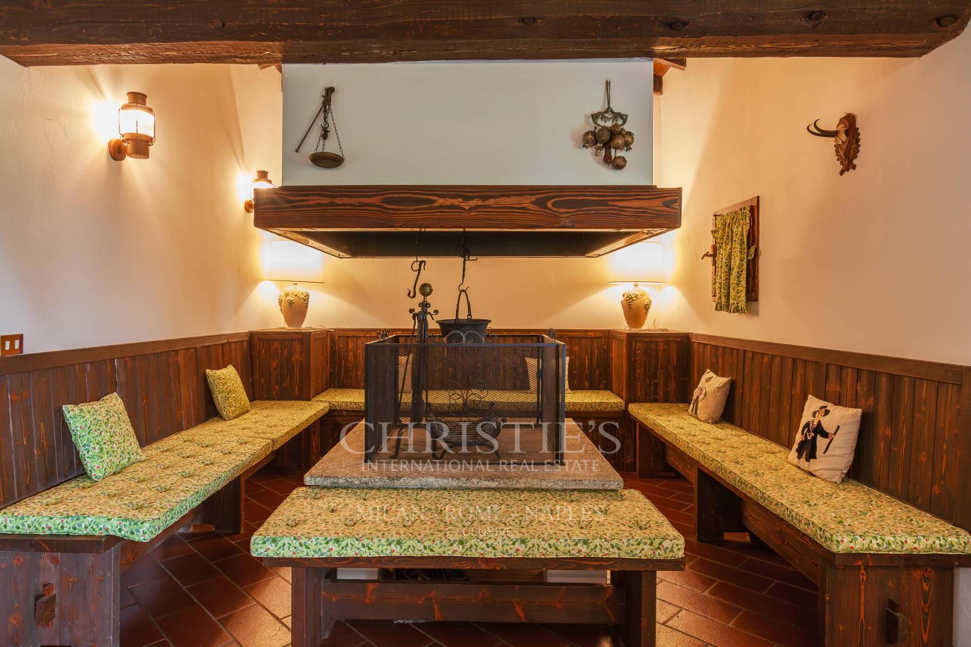 picture of Prestigious Lakefront Estate In Eupilio (co)