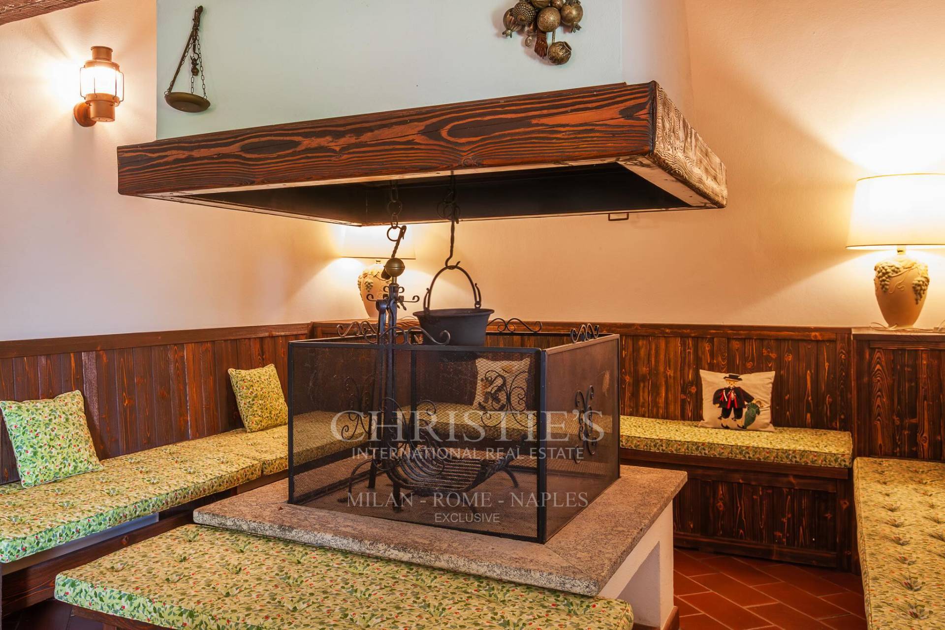 picture of Prestigious Lakefront Estate In Eupilio (co)