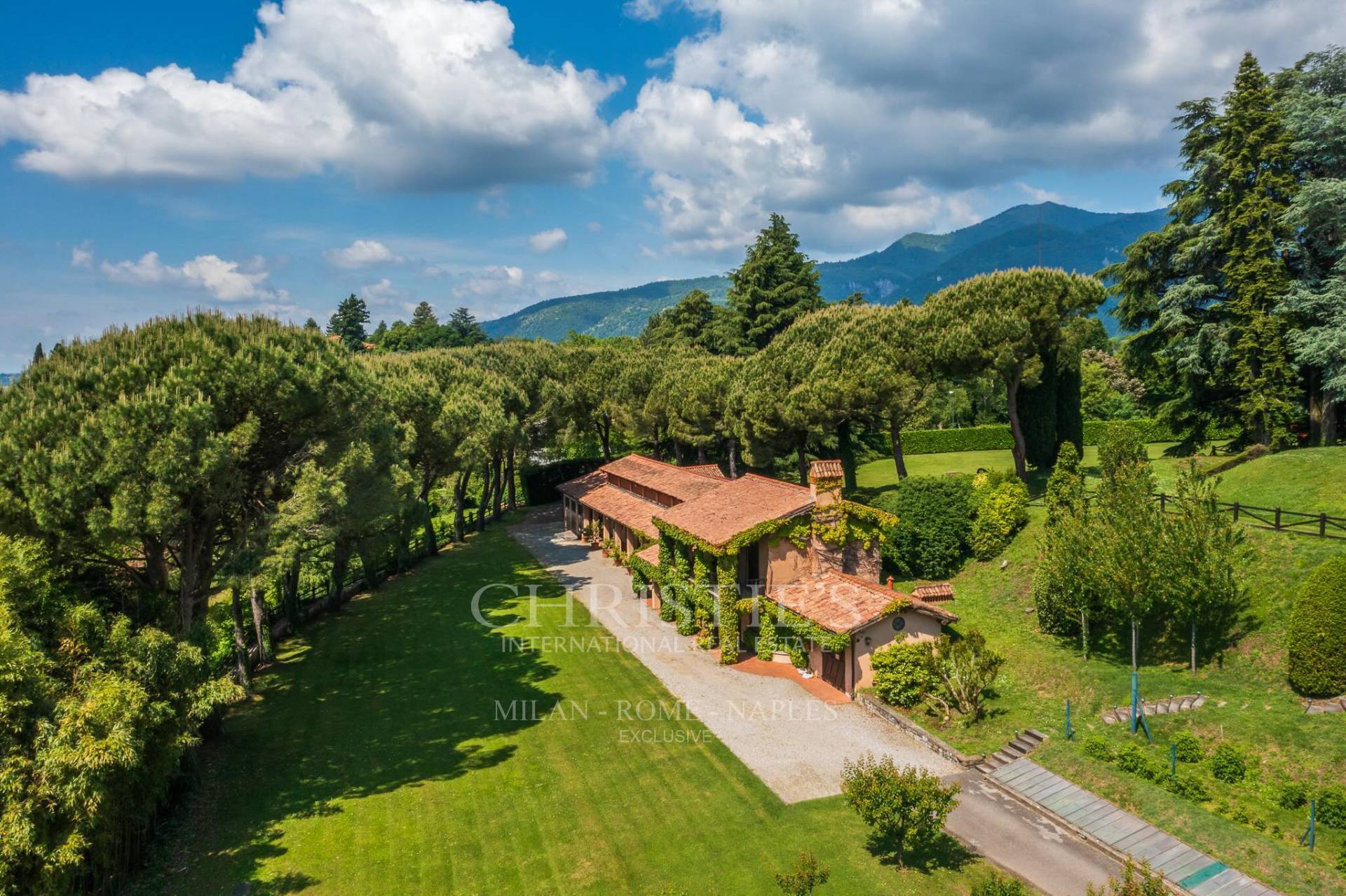 picture of Prestigious Lakefront Estate In Eupilio (co)