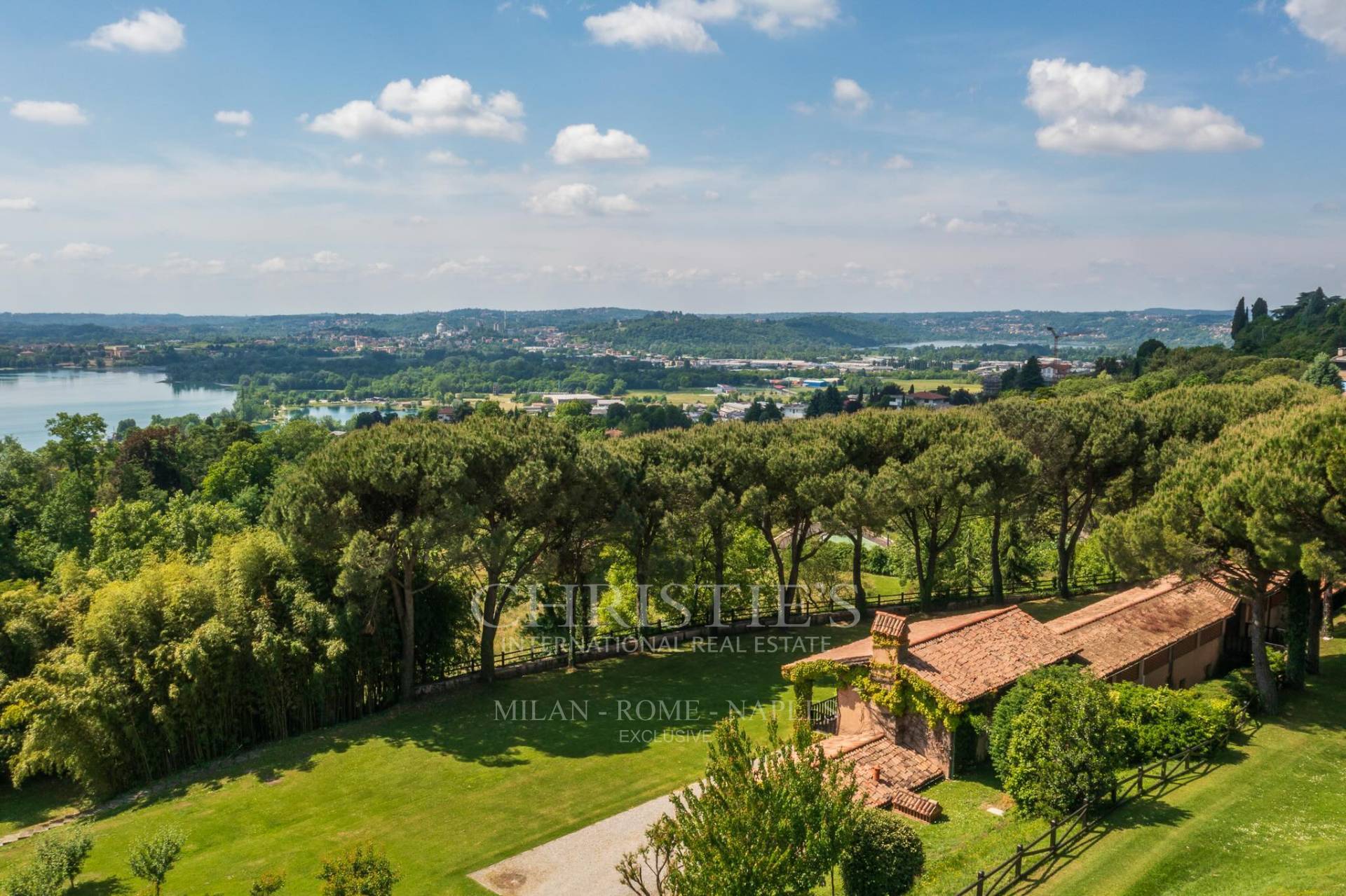 picture of Prestigious Lakefront Estate In Eupilio (co)