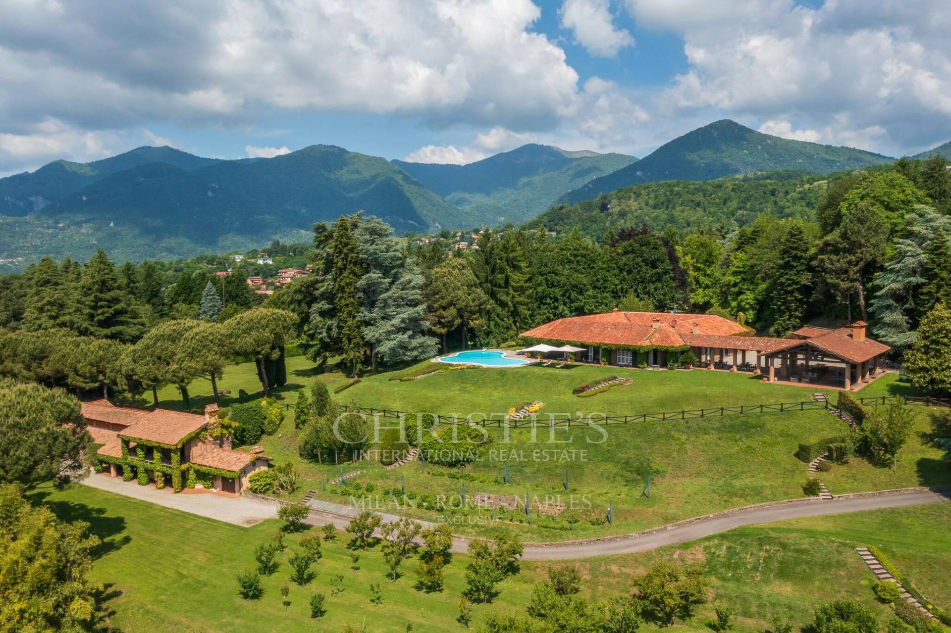 picture of Prestigious Lakefront Estate In Eupilio (co)