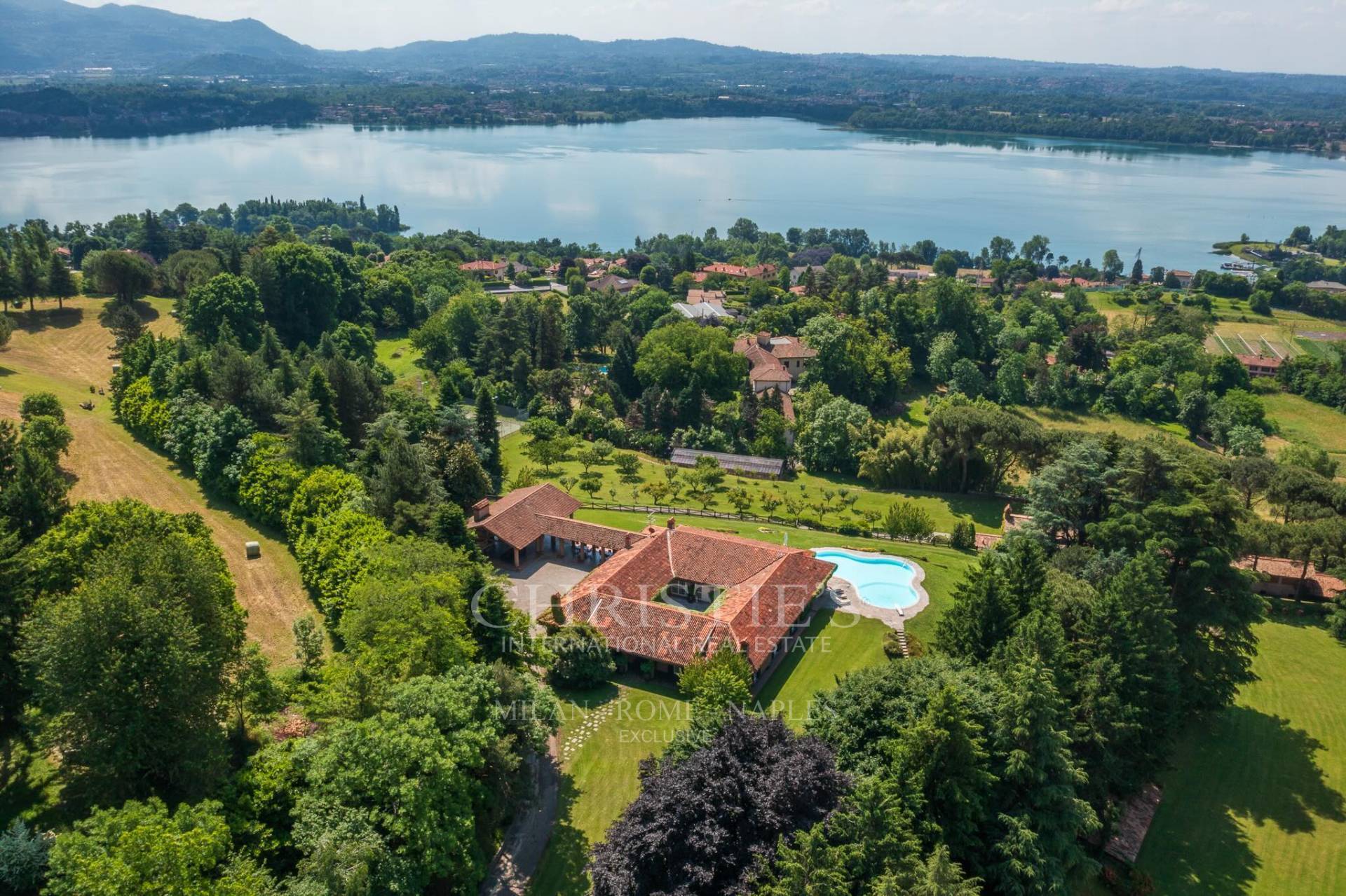picture of Prestigious Lakefront Estate In Eupilio (co)