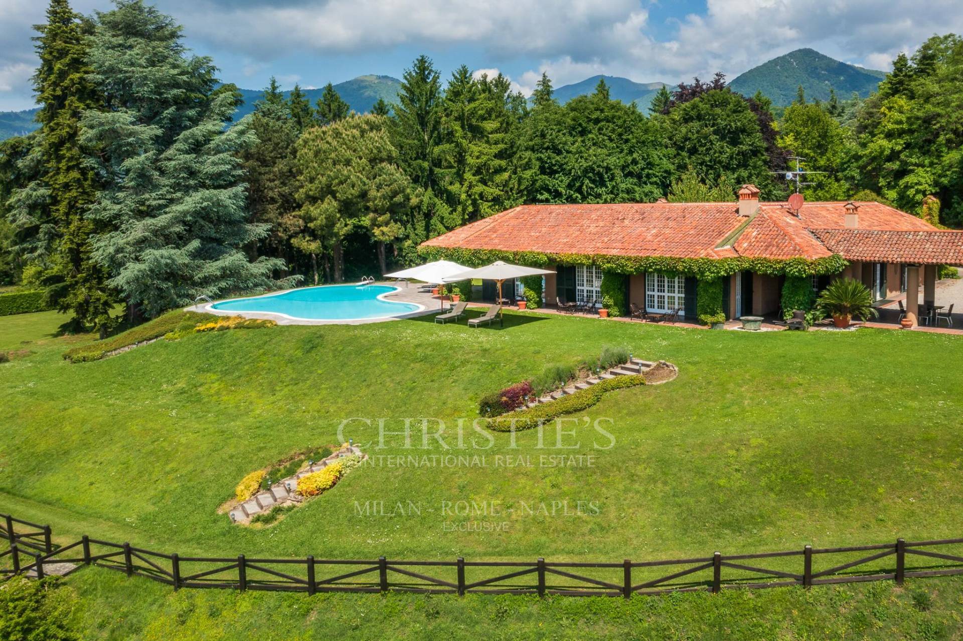 picture of Prestigious Lakefront Estate In Eupilio (co)