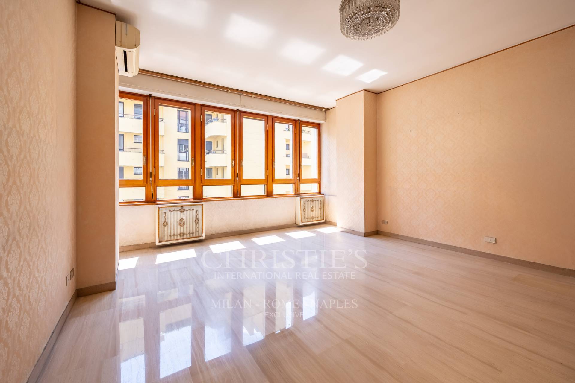 picture of Bright Apartment In A Prestigious Setting In The Arena/parco Sempione Area
